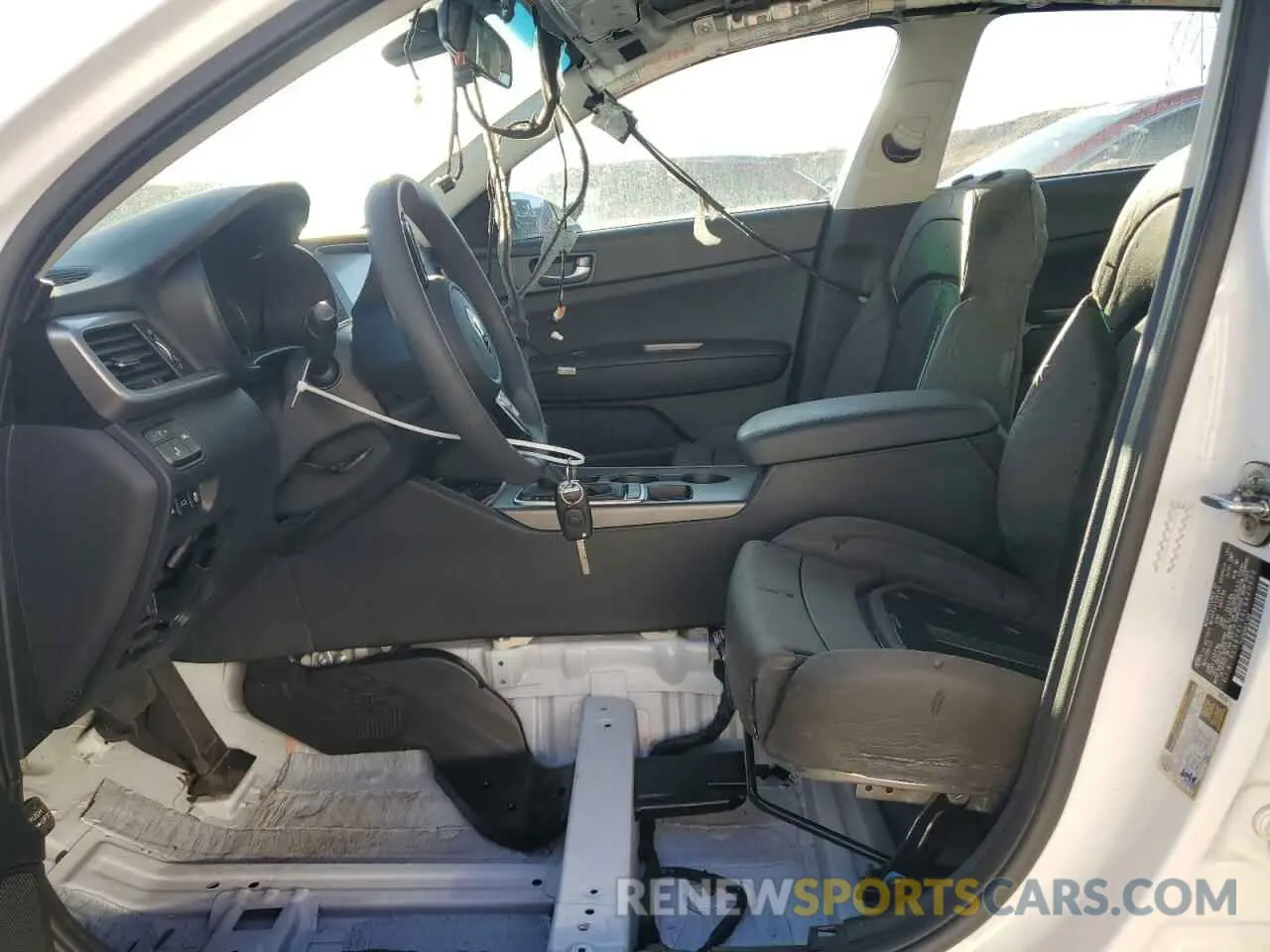 7 Photograph of a damaged car 5XXGT4L33LG420972 KIA OPTIMA 2020