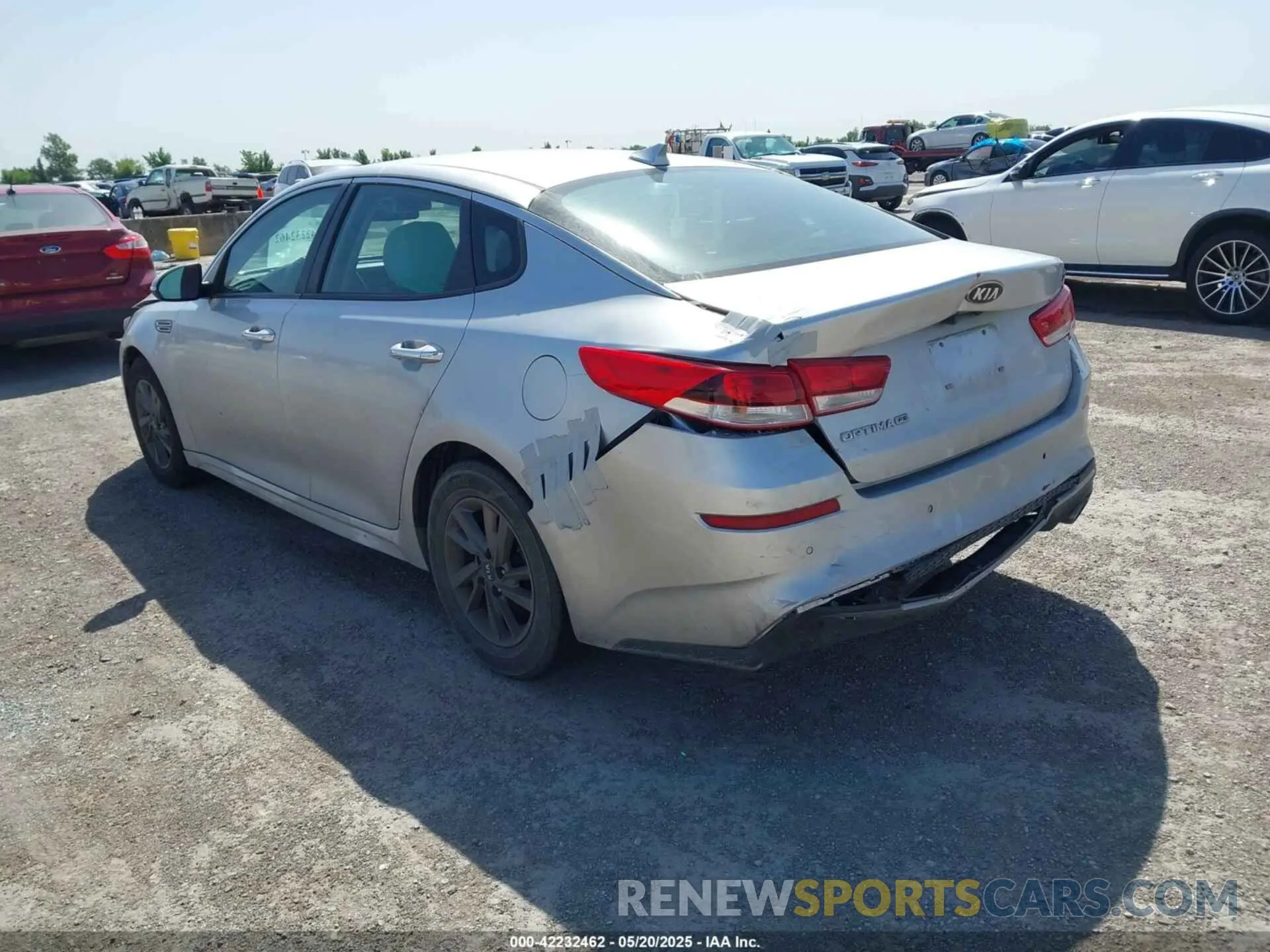 3 Photograph of a damaged car 5XXGT4L33LG423208 KIA OPTIMA 2020