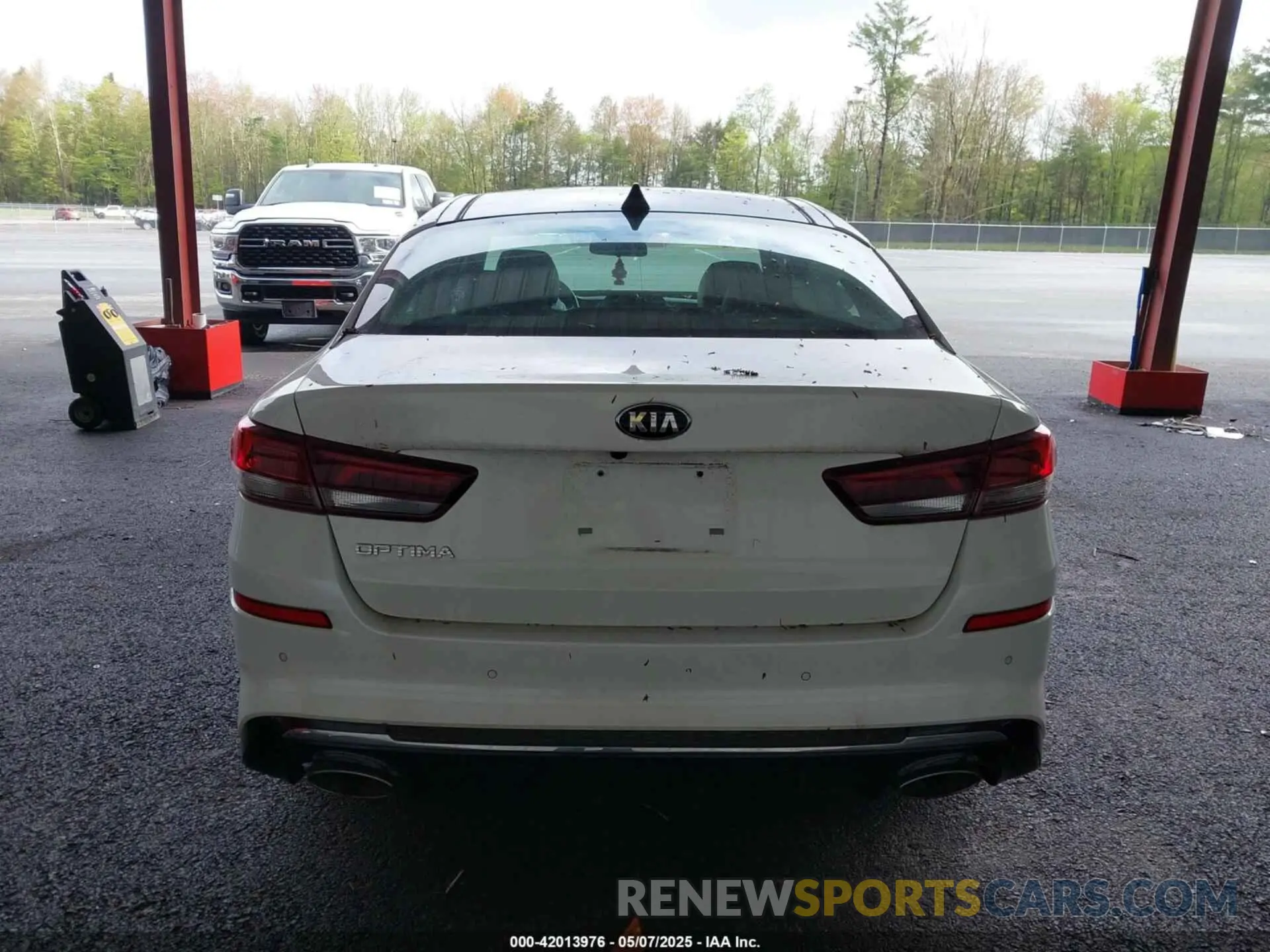 16 Photograph of a damaged car 5XXGT4L33LG429770 KIA OPTIMA 2020