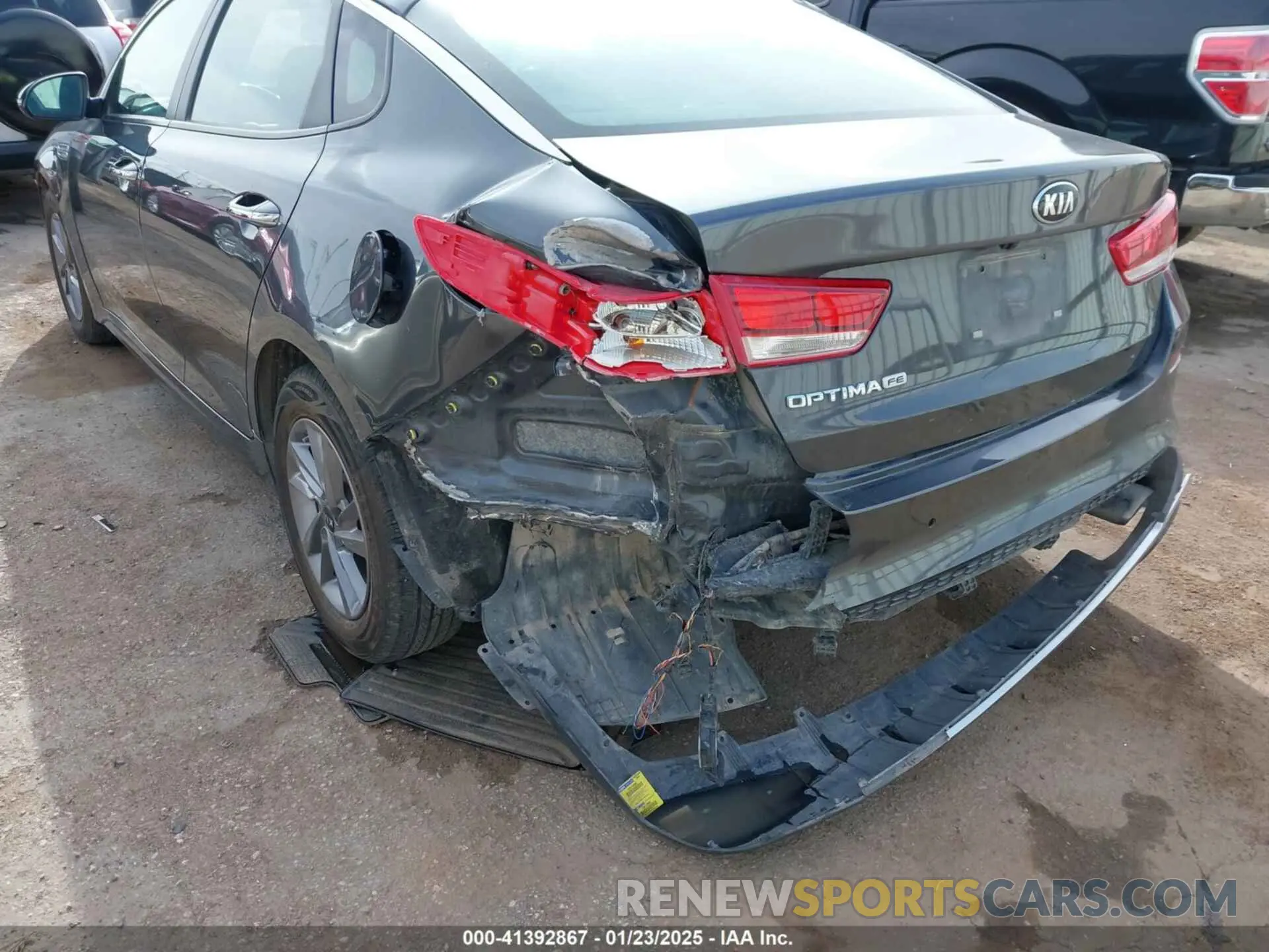 6 Photograph of a damaged car 5XXGT4L33LG436122 KIA OPTIMA 2020