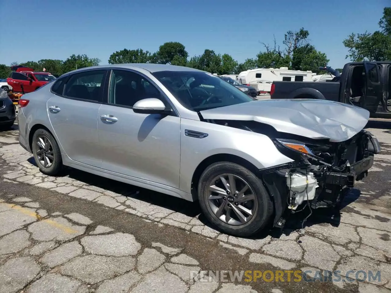 4 Photograph of a damaged car 5XXGT4L34LG381745 KIA OPTIMA 2020