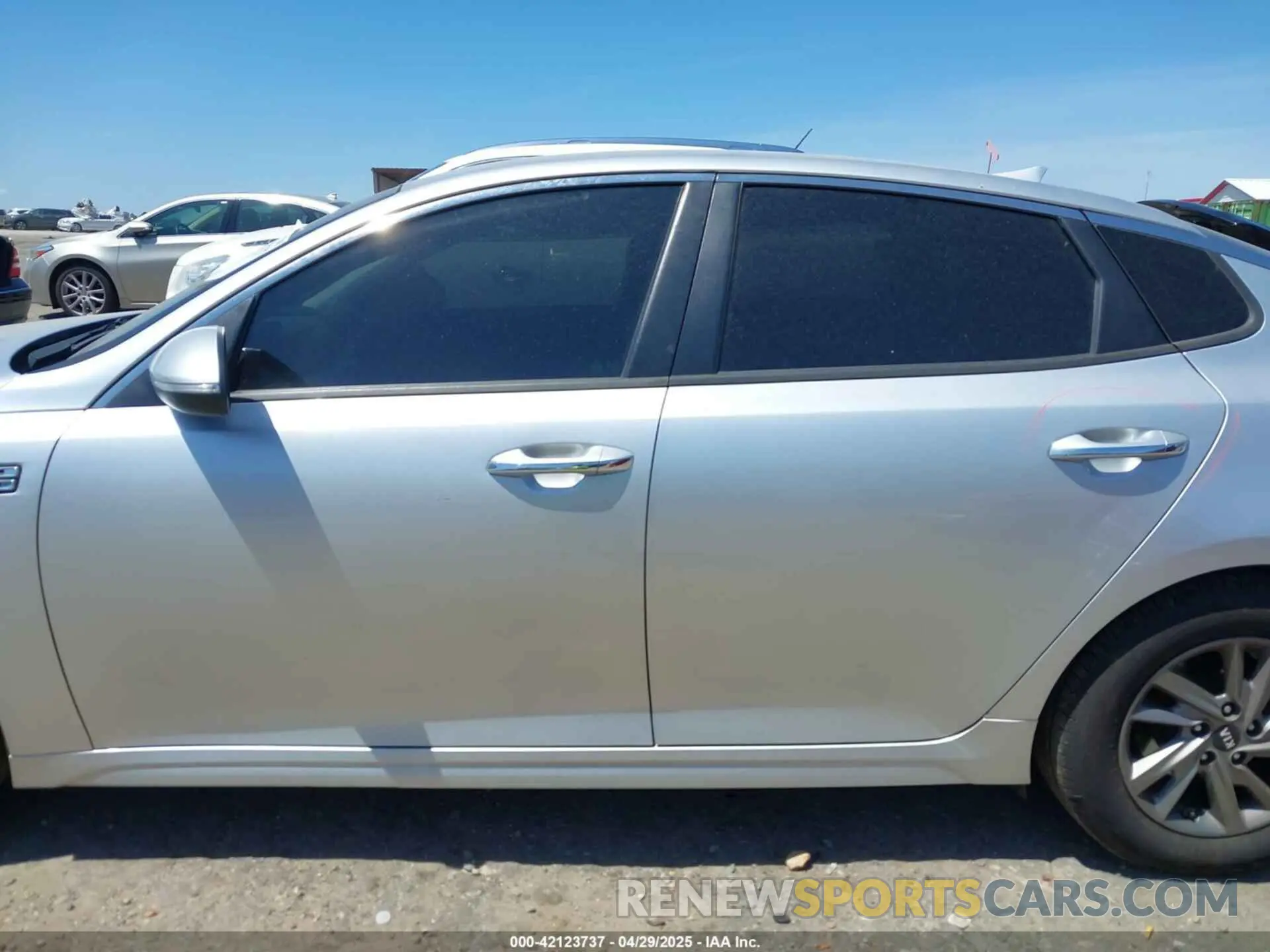 15 Photograph of a damaged car 5XXGT4L34LG388114 KIA OPTIMA 2020