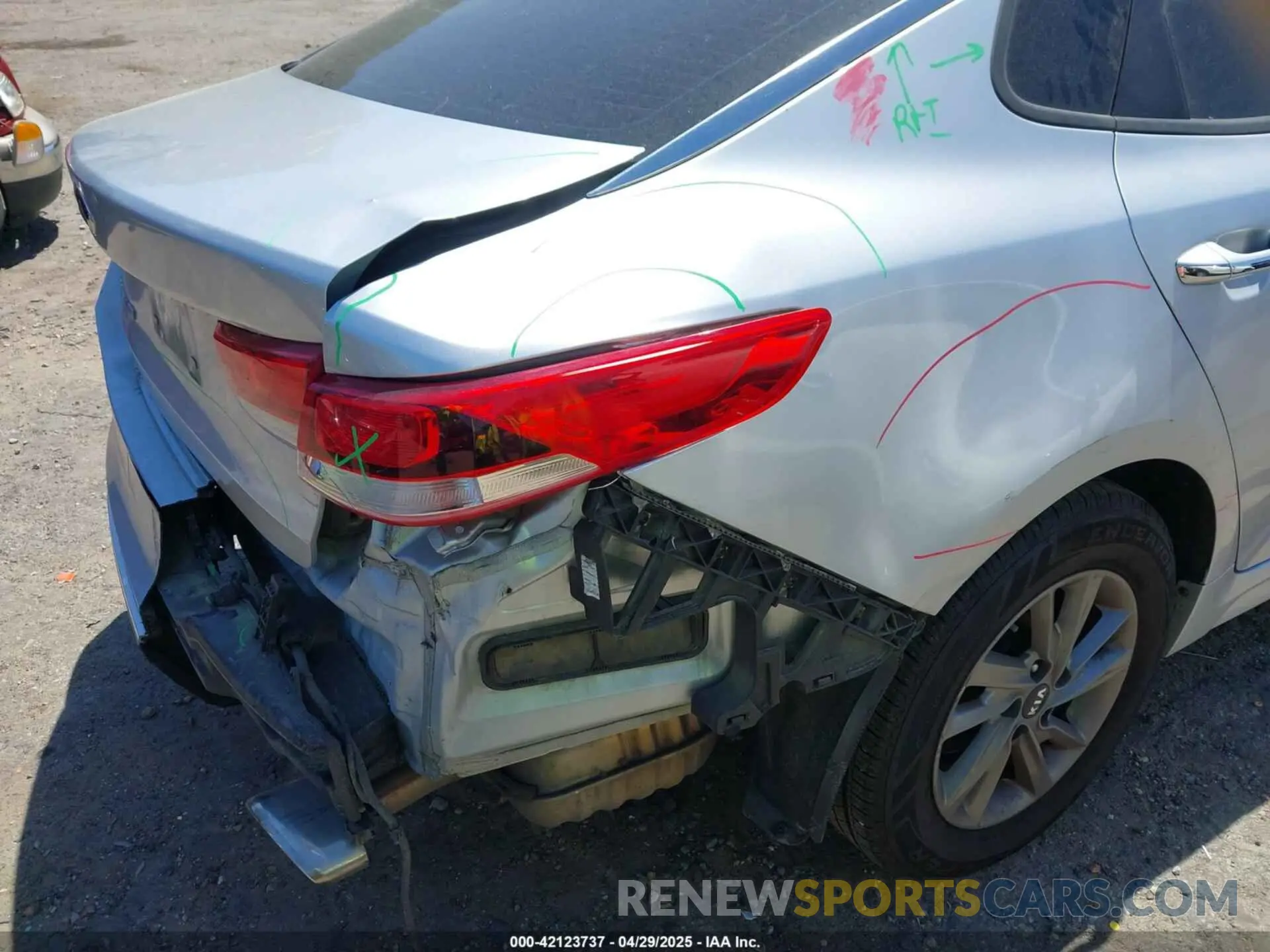 6 Photograph of a damaged car 5XXGT4L34LG388114 KIA OPTIMA 2020