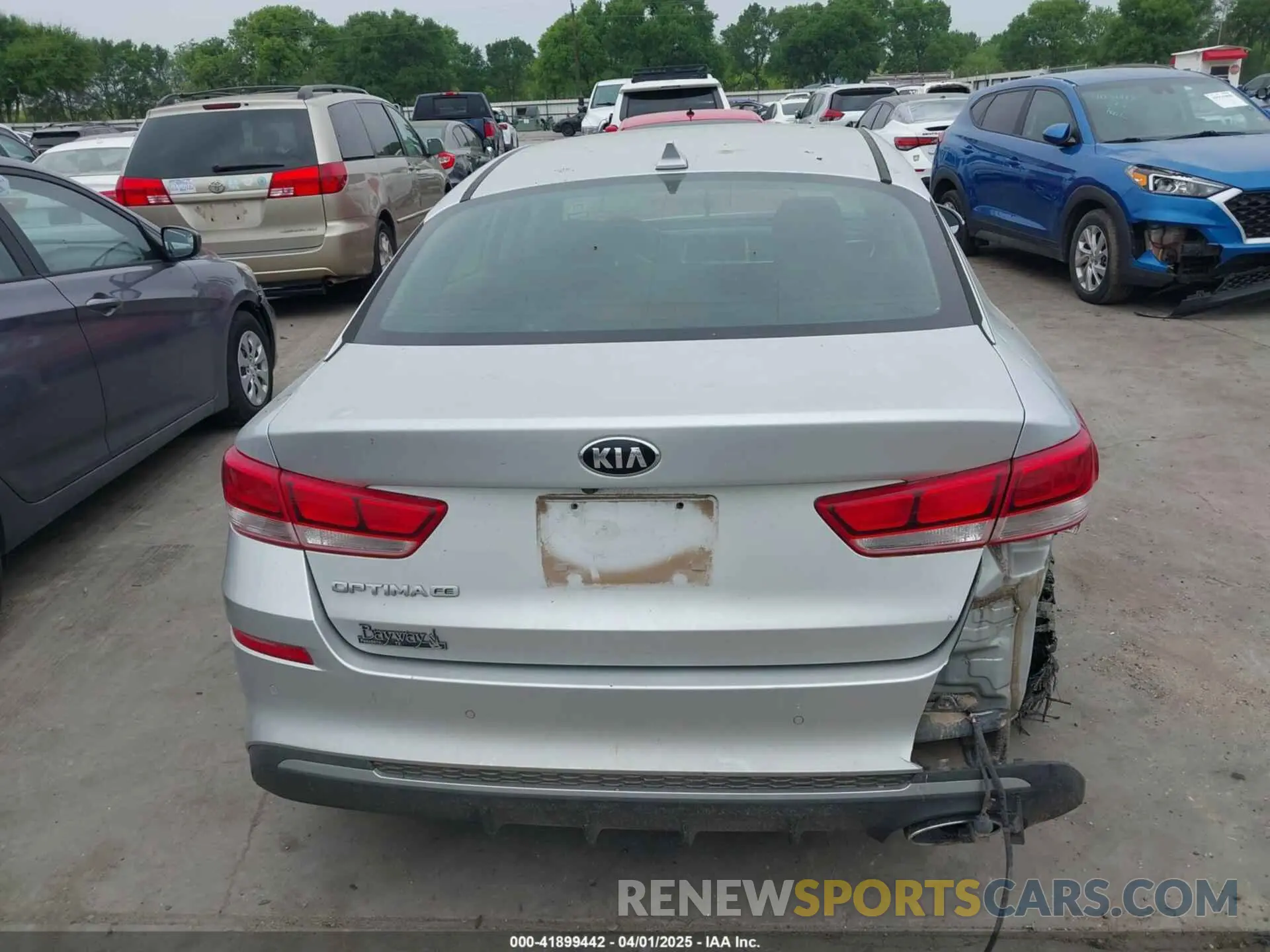 17 Photograph of a damaged car 5XXGT4L34LG388596 KIA OPTIMA 2020
