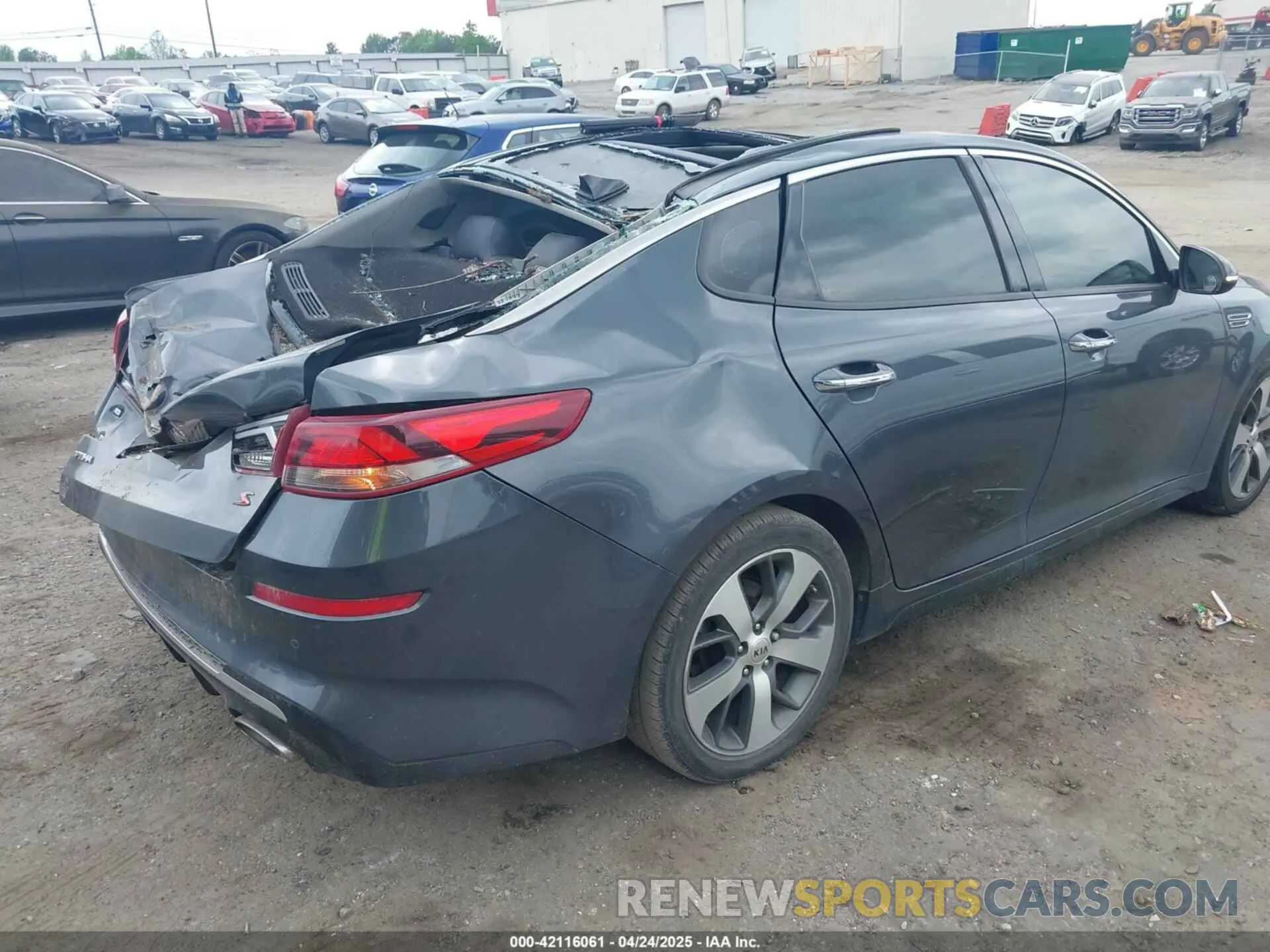 4 Photograph of a damaged car 5XXGT4L34LG410287 KIA OPTIMA 2020