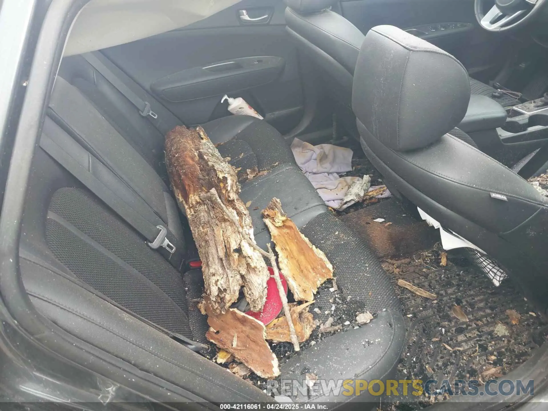 8 Photograph of a damaged car 5XXGT4L34LG410287 KIA OPTIMA 2020