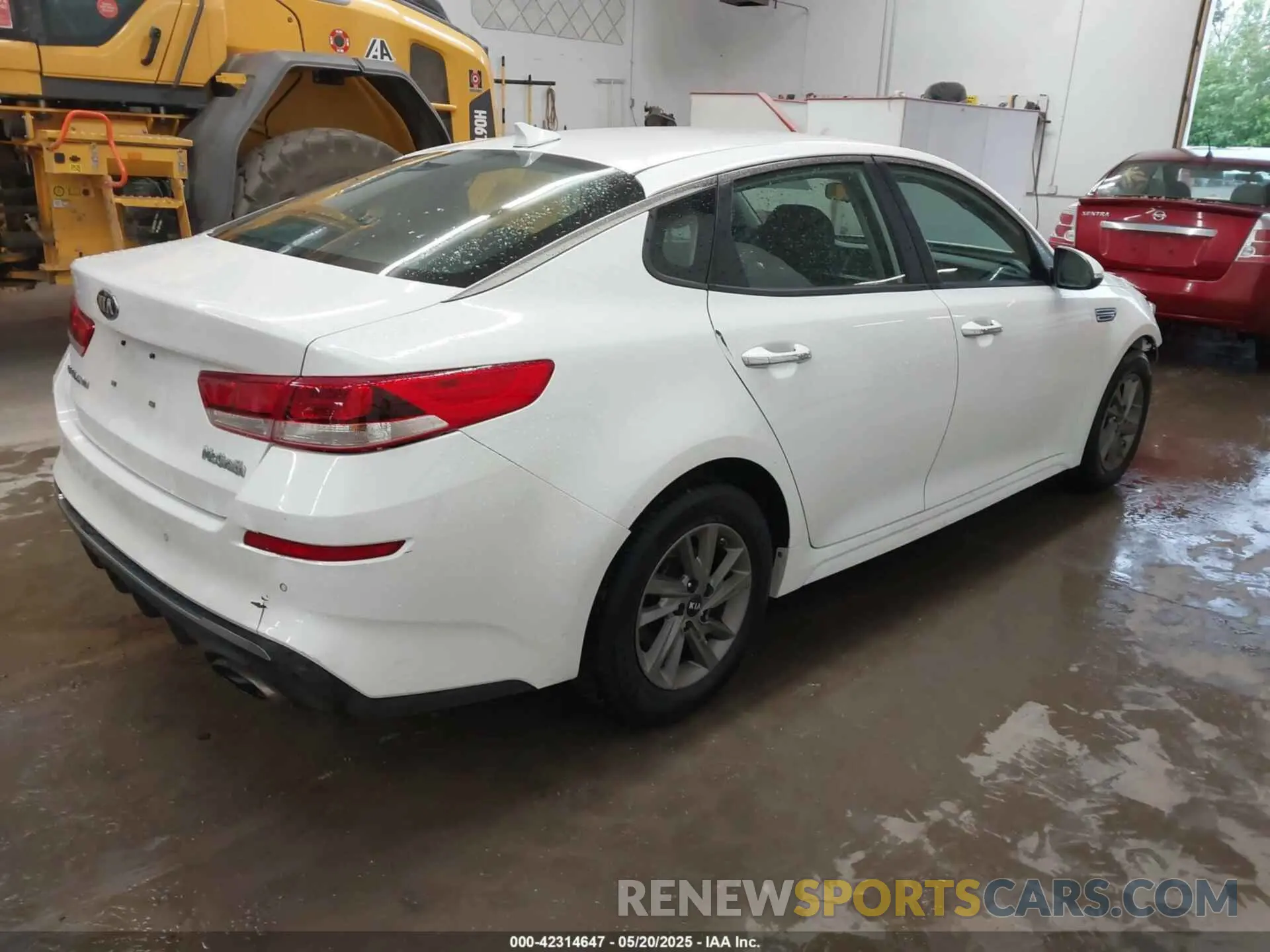4 Photograph of a damaged car 5XXGT4L34LG418924 KIA OPTIMA 2020