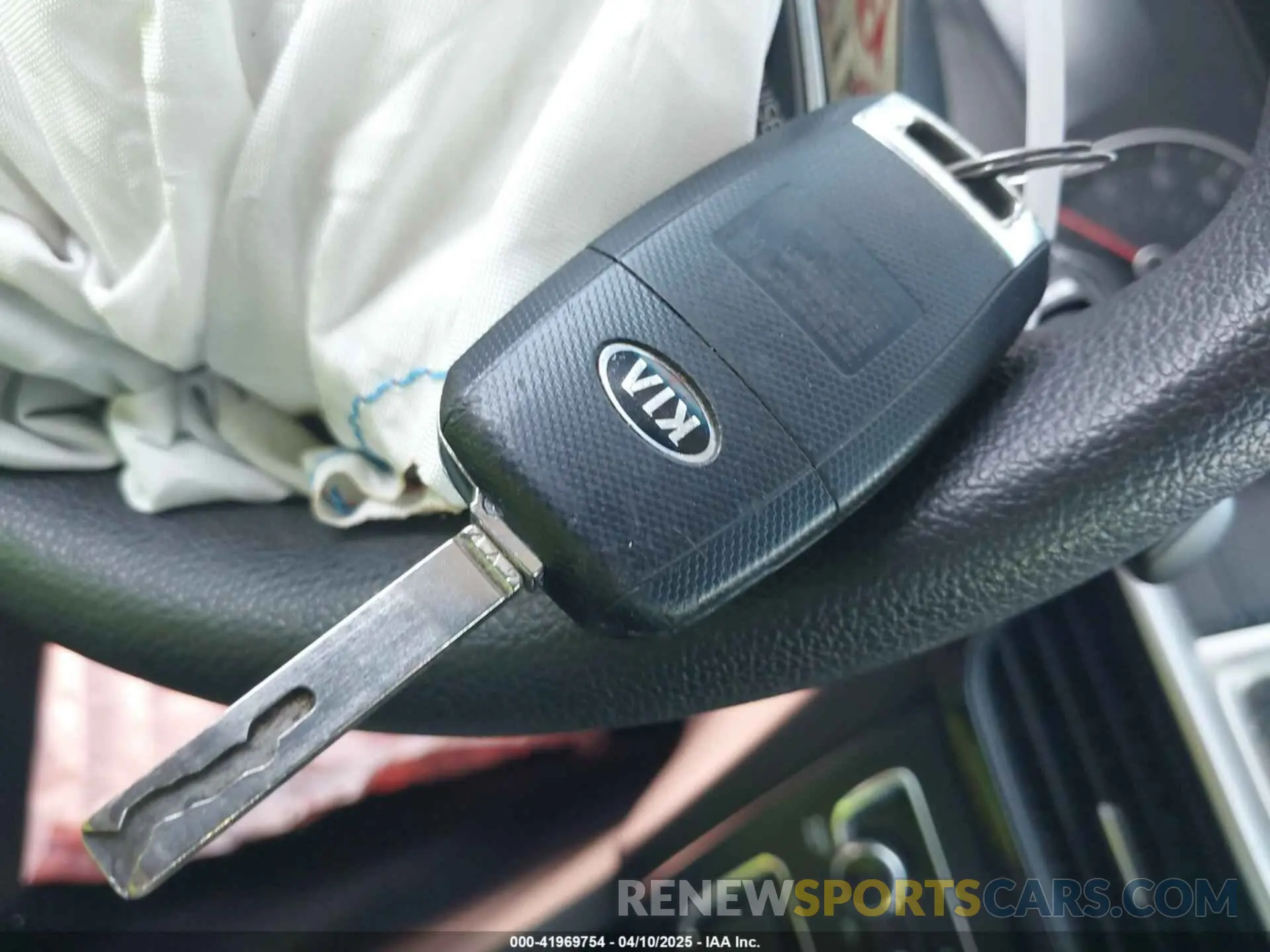 11 Photograph of a damaged car 5XXGT4L34LG423203 KIA OPTIMA 2020