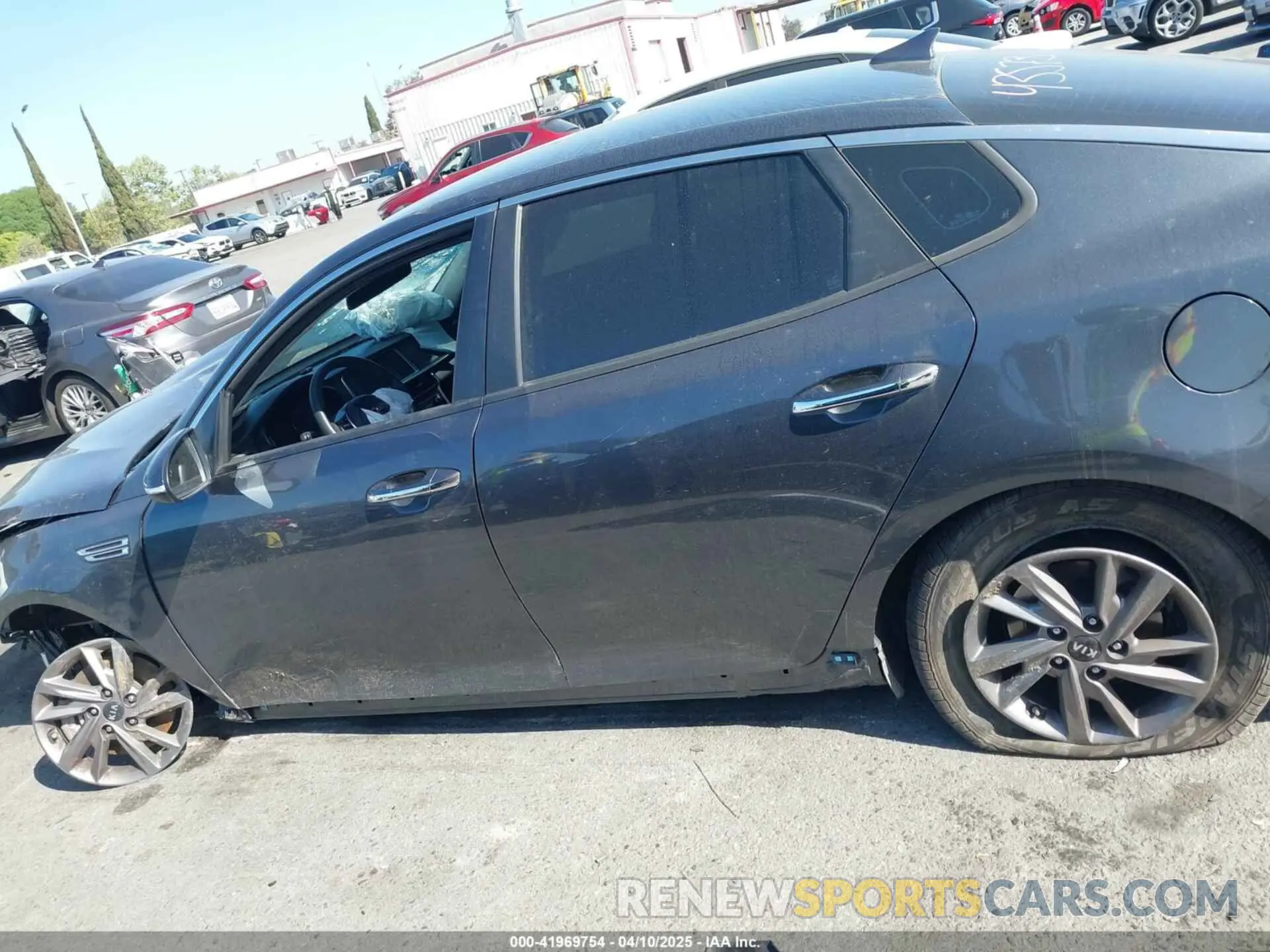 14 Photograph of a damaged car 5XXGT4L34LG423203 KIA OPTIMA 2020