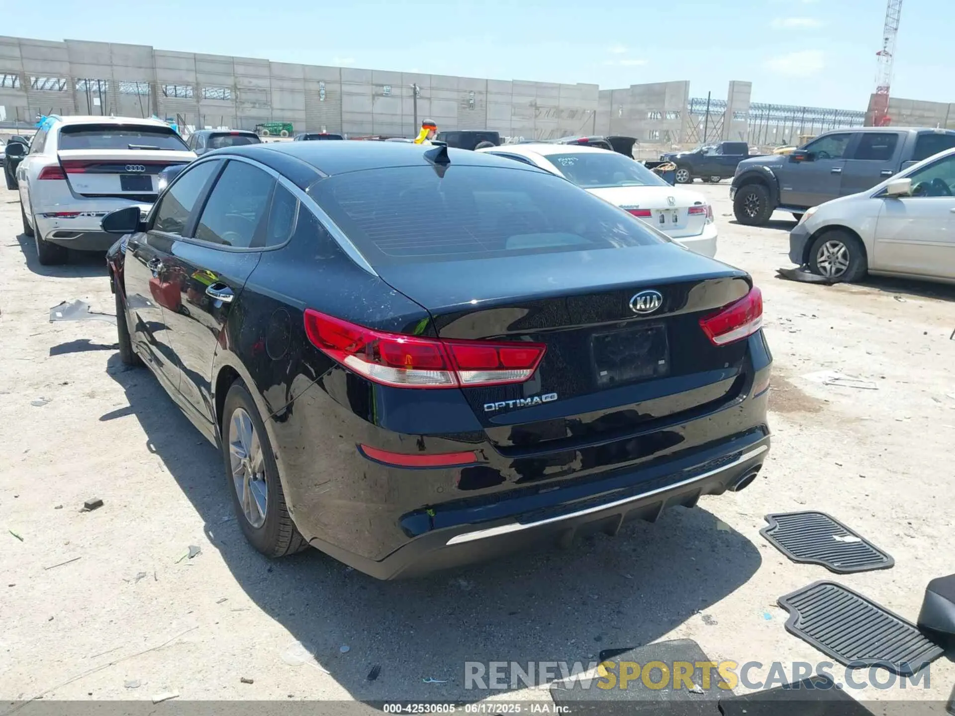 3 Photograph of a damaged car 5XXGT4L34LG442771 KIA OPTIMA 2020