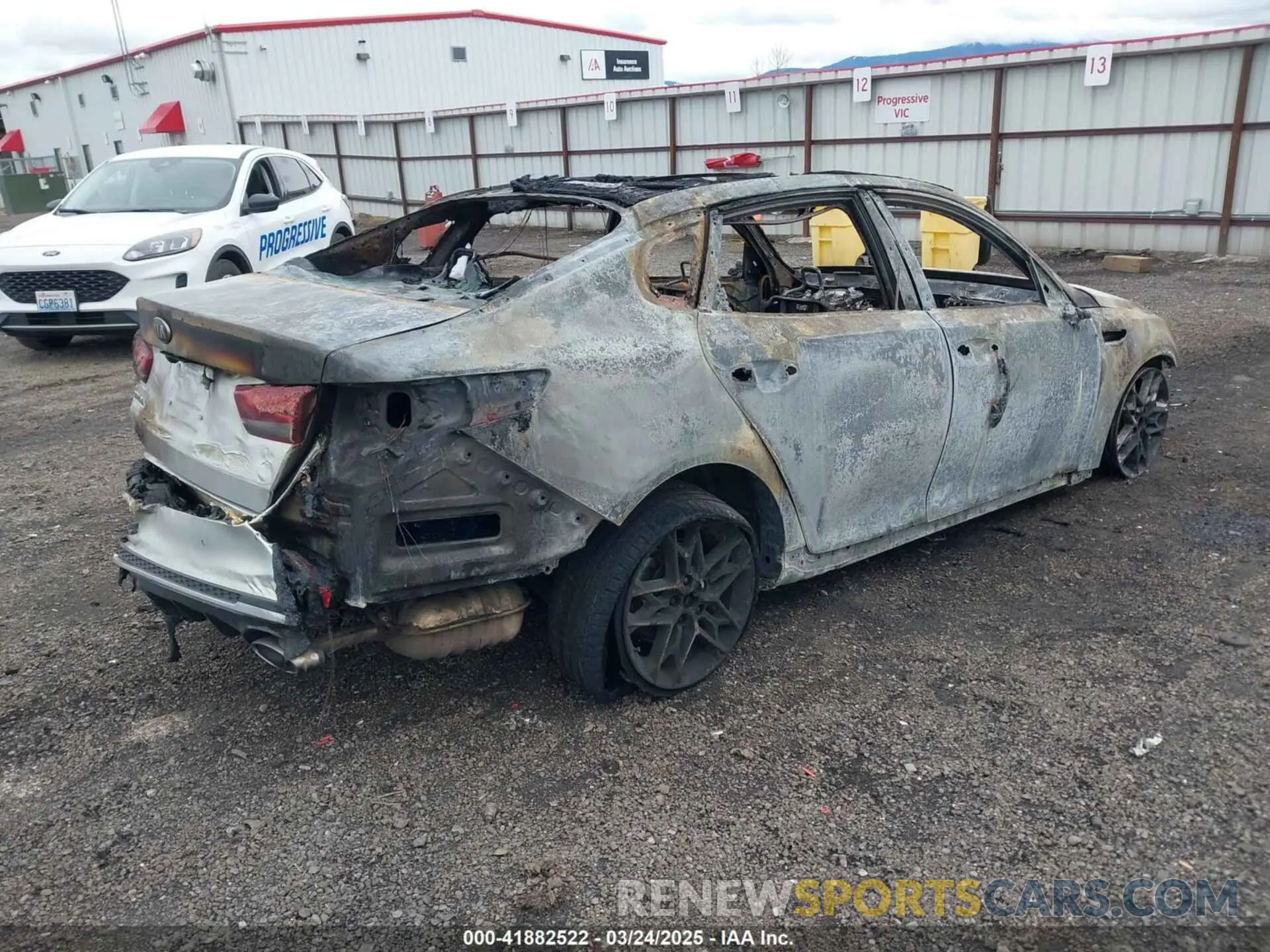 4 Photograph of a damaged car 5XXGT4L34LG448179 KIA OPTIMA 2020