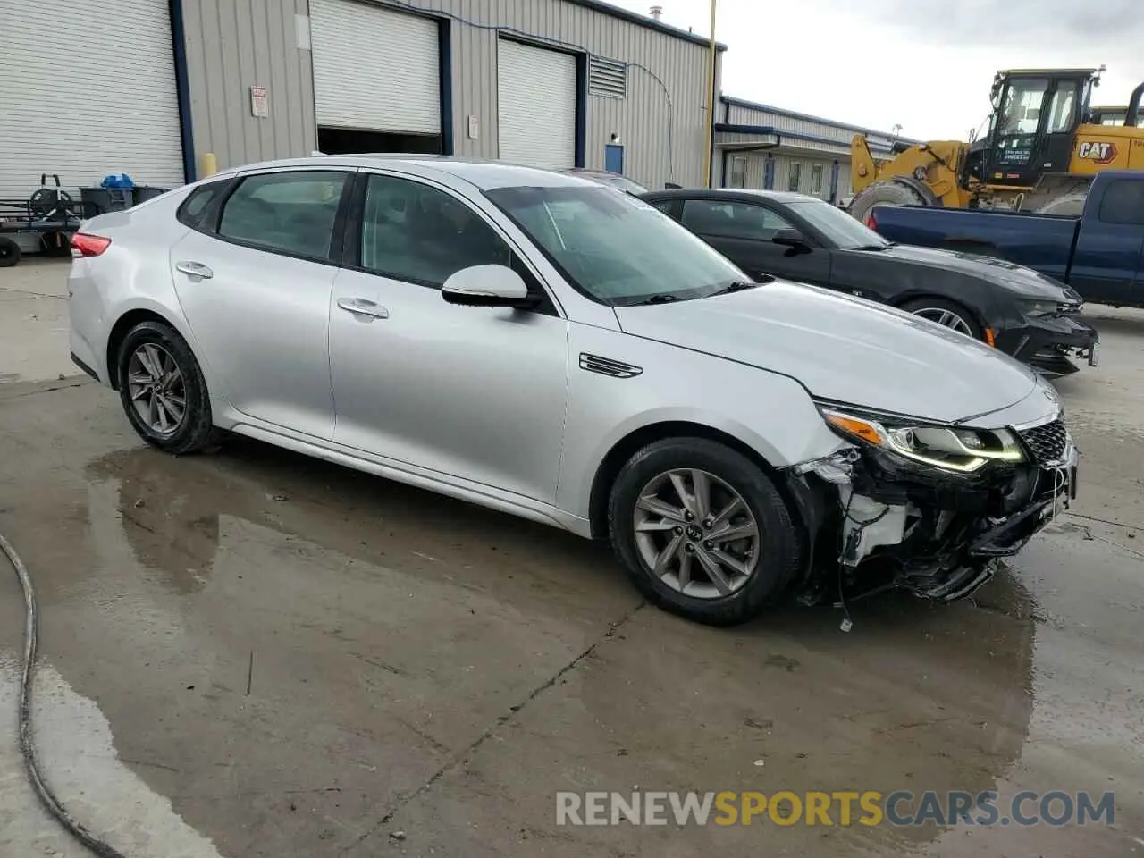 4 Photograph of a damaged car 5XXGT4L35LG383553 KIA OPTIMA 2020
