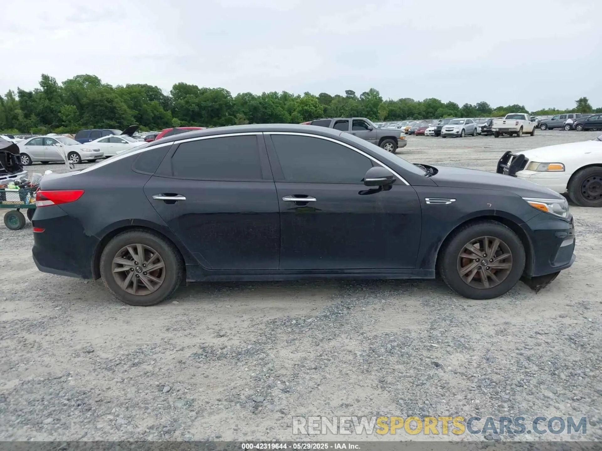 13 Photograph of a damaged car 5XXGT4L35LG384086 KIA OPTIMA 2020