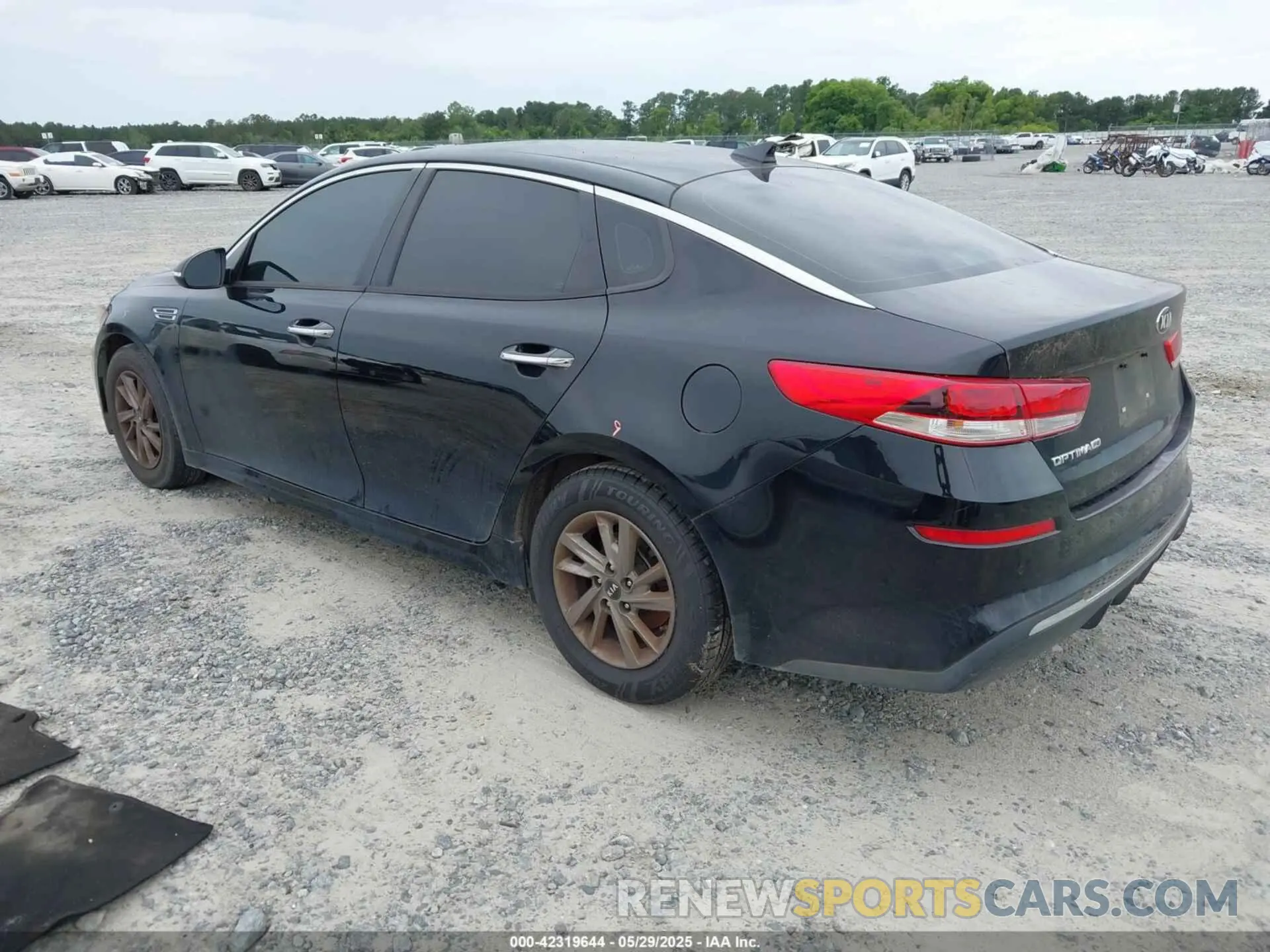 3 Photograph of a damaged car 5XXGT4L35LG384086 KIA OPTIMA 2020