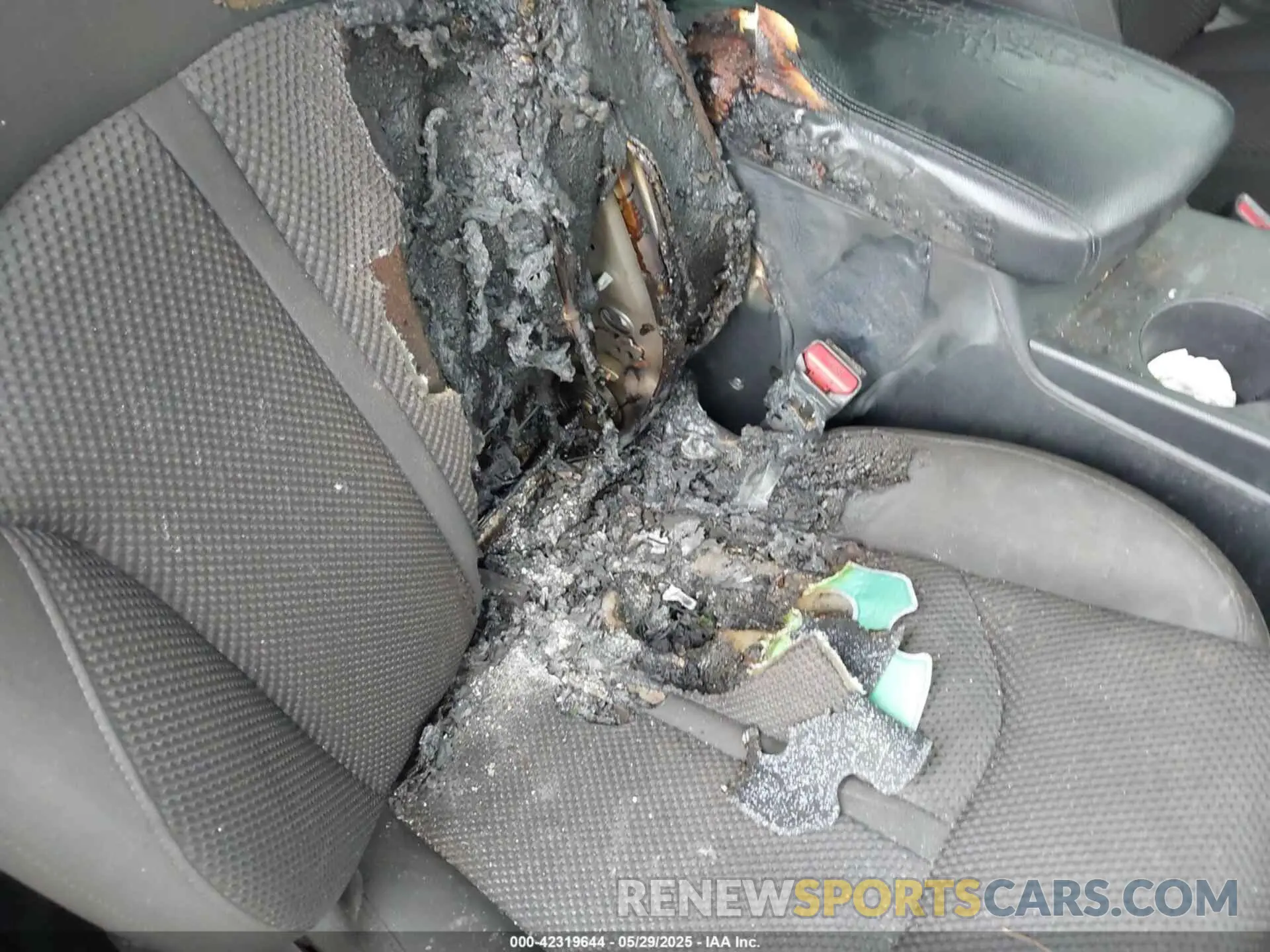 6 Photograph of a damaged car 5XXGT4L35LG384086 KIA OPTIMA 2020