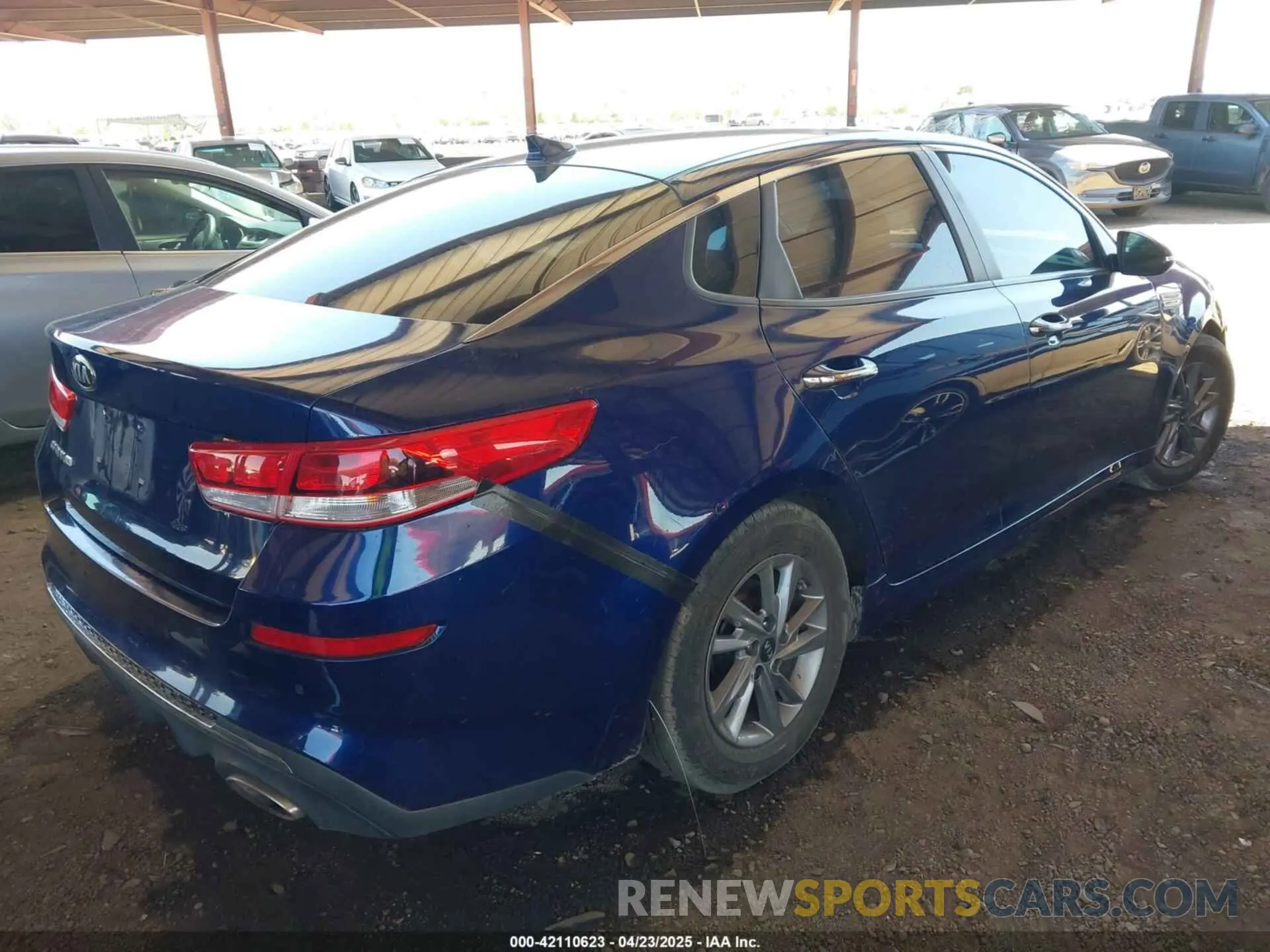 4 Photograph of a damaged car 5XXGT4L35LG386713 KIA OPTIMA 2020
