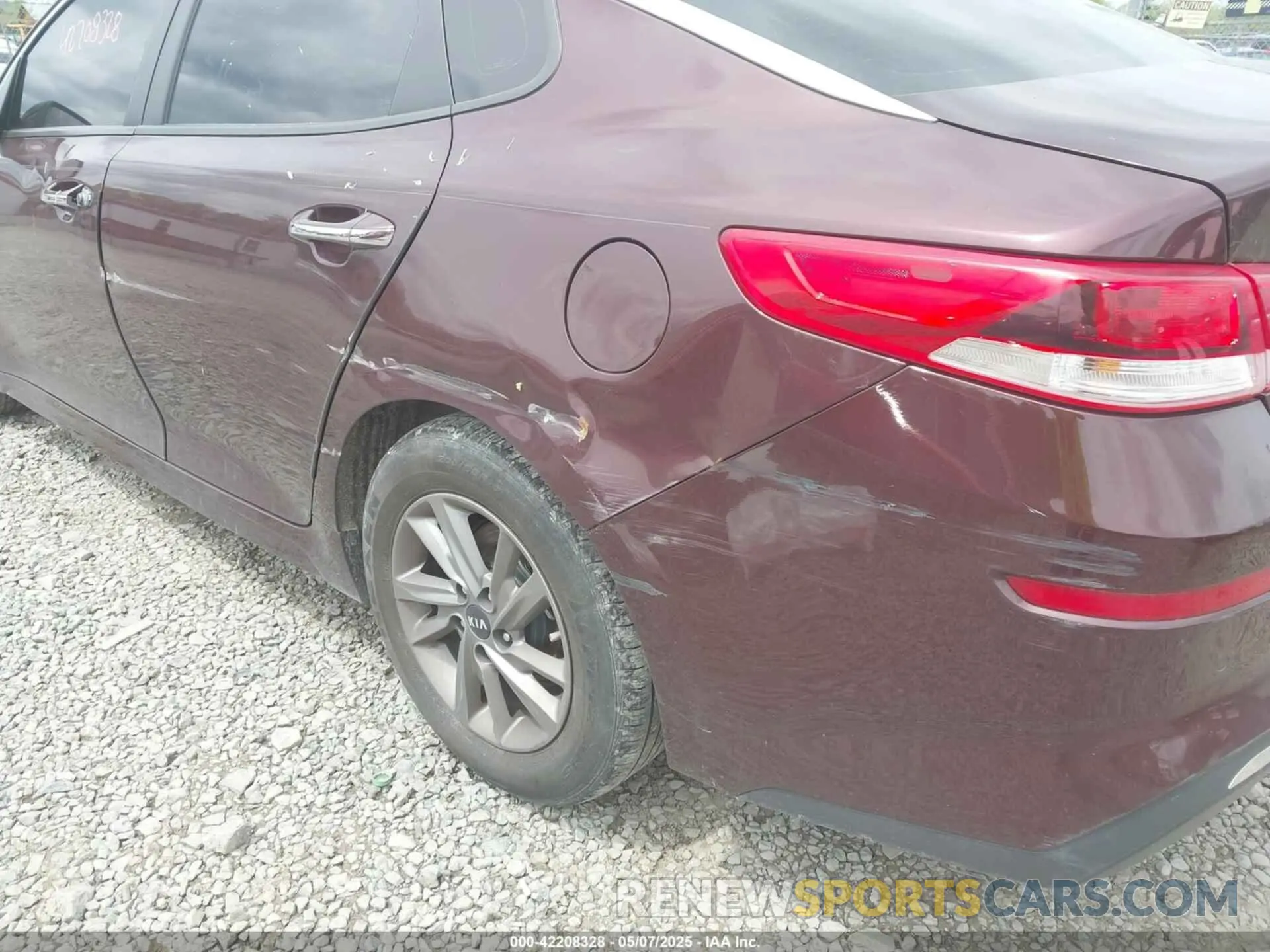 6 Photograph of a damaged car 5XXGT4L35LG393628 KIA OPTIMA 2020