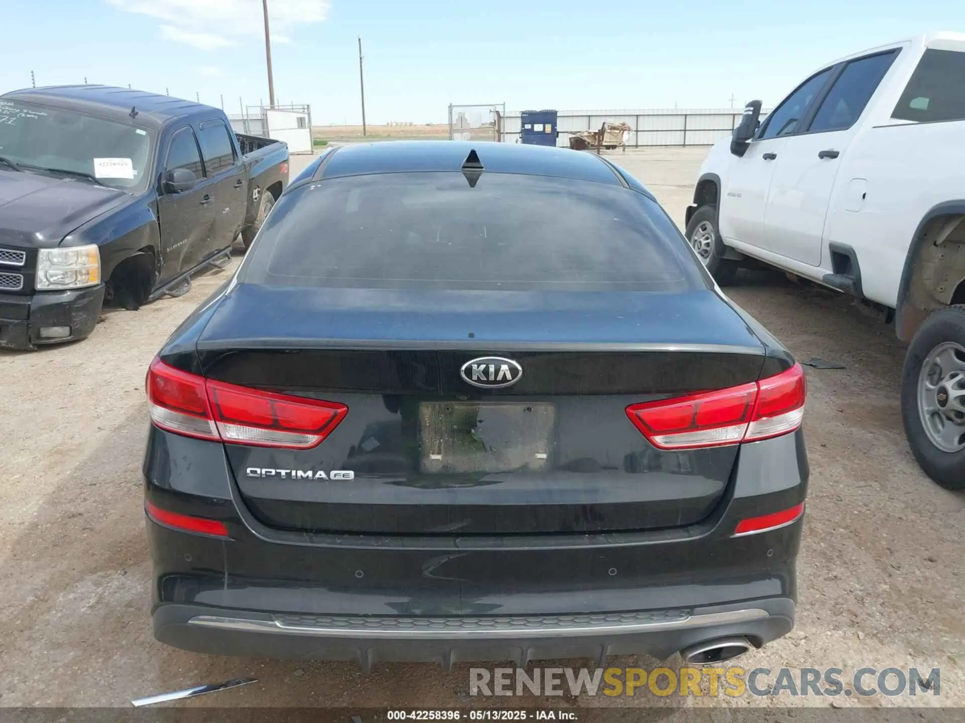 16 Photograph of a damaged car 5XXGT4L35LG395007 KIA OPTIMA 2020
