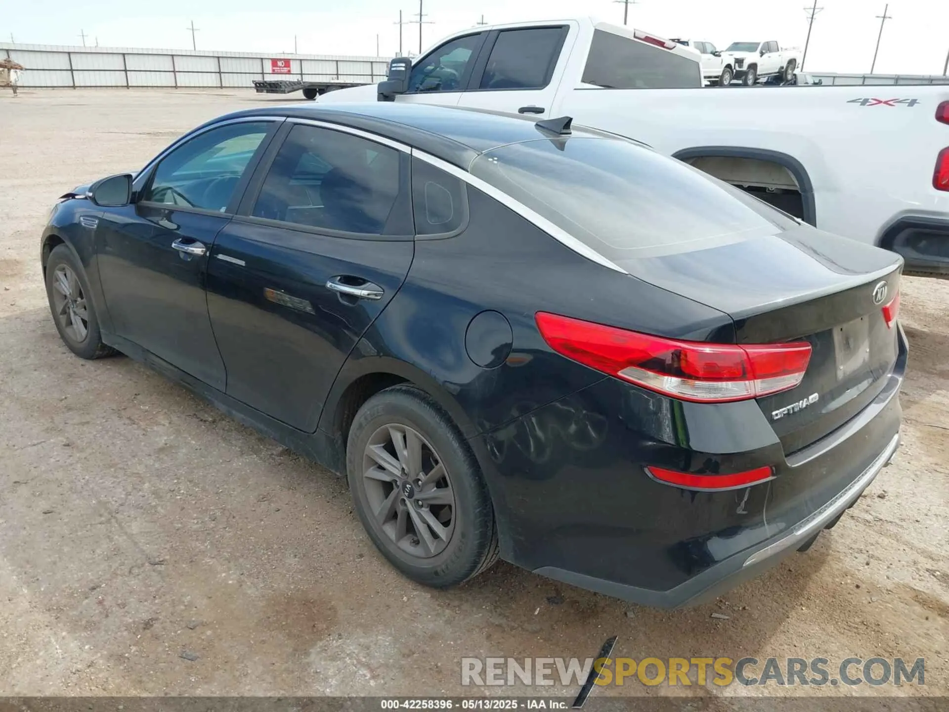 3 Photograph of a damaged car 5XXGT4L35LG395007 KIA OPTIMA 2020