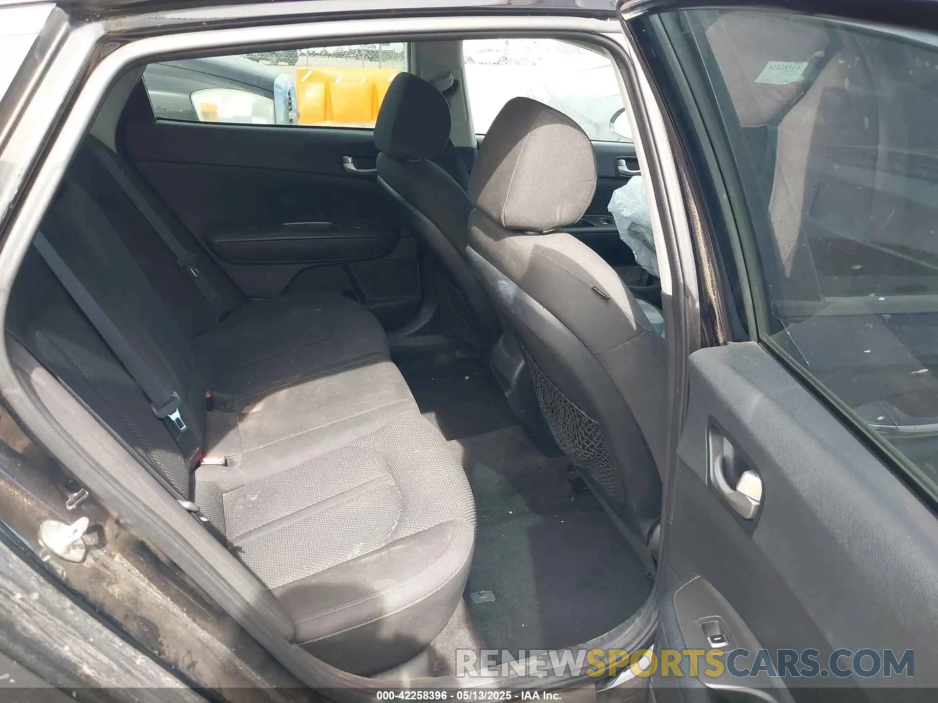 8 Photograph of a damaged car 5XXGT4L35LG395007 KIA OPTIMA 2020