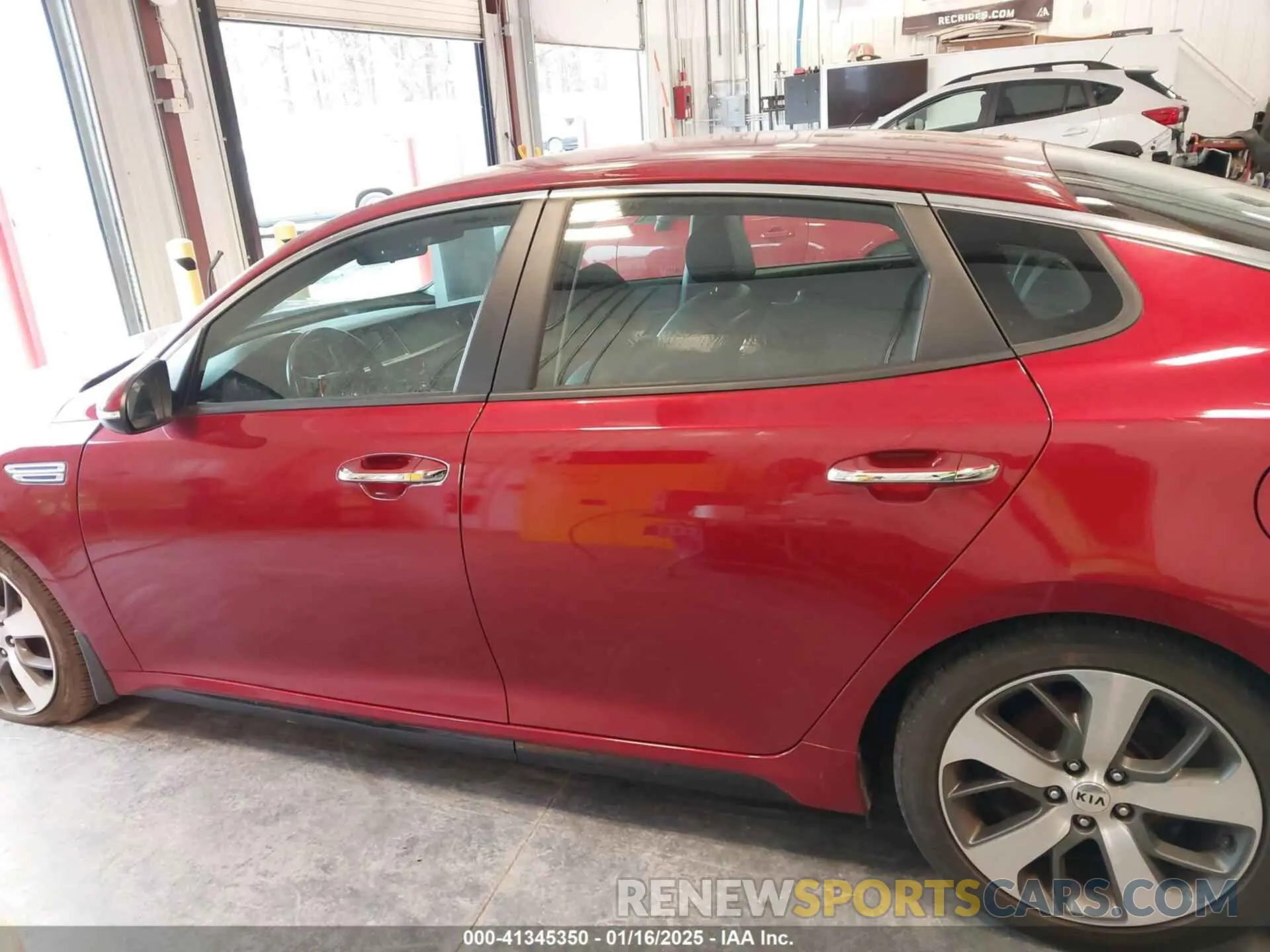 14 Photograph of a damaged car 5XXGT4L35LG397372 KIA OPTIMA 2020