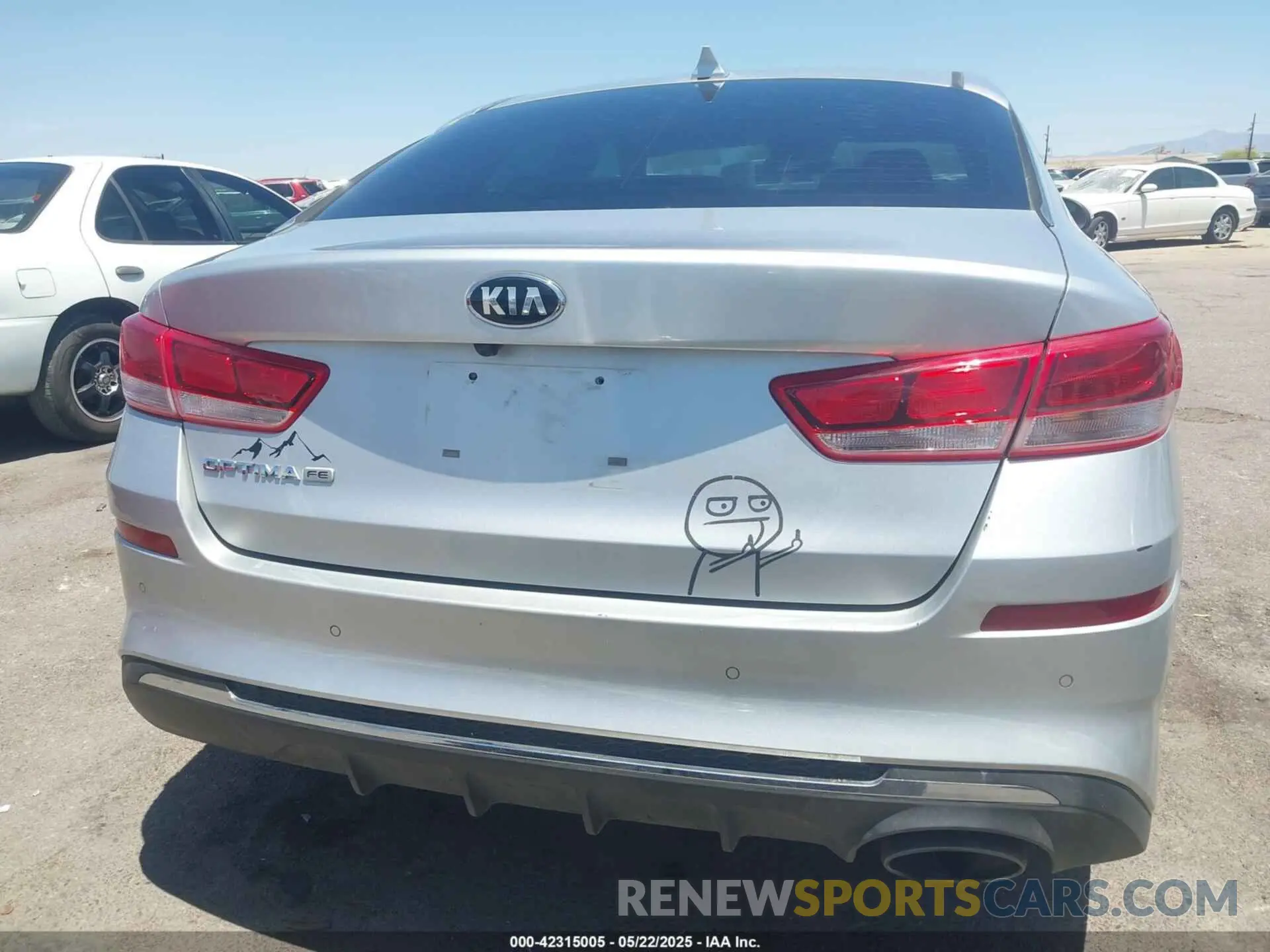 17 Photograph of a damaged car 5XXGT4L35LG401081 KIA OPTIMA 2020