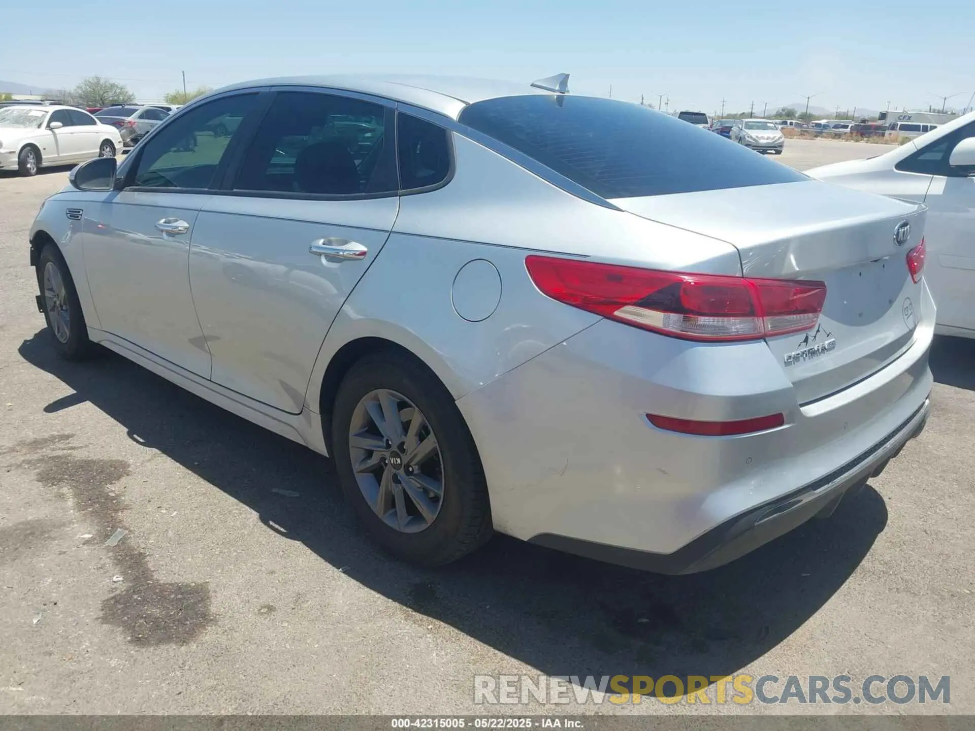 3 Photograph of a damaged car 5XXGT4L35LG401081 KIA OPTIMA 2020