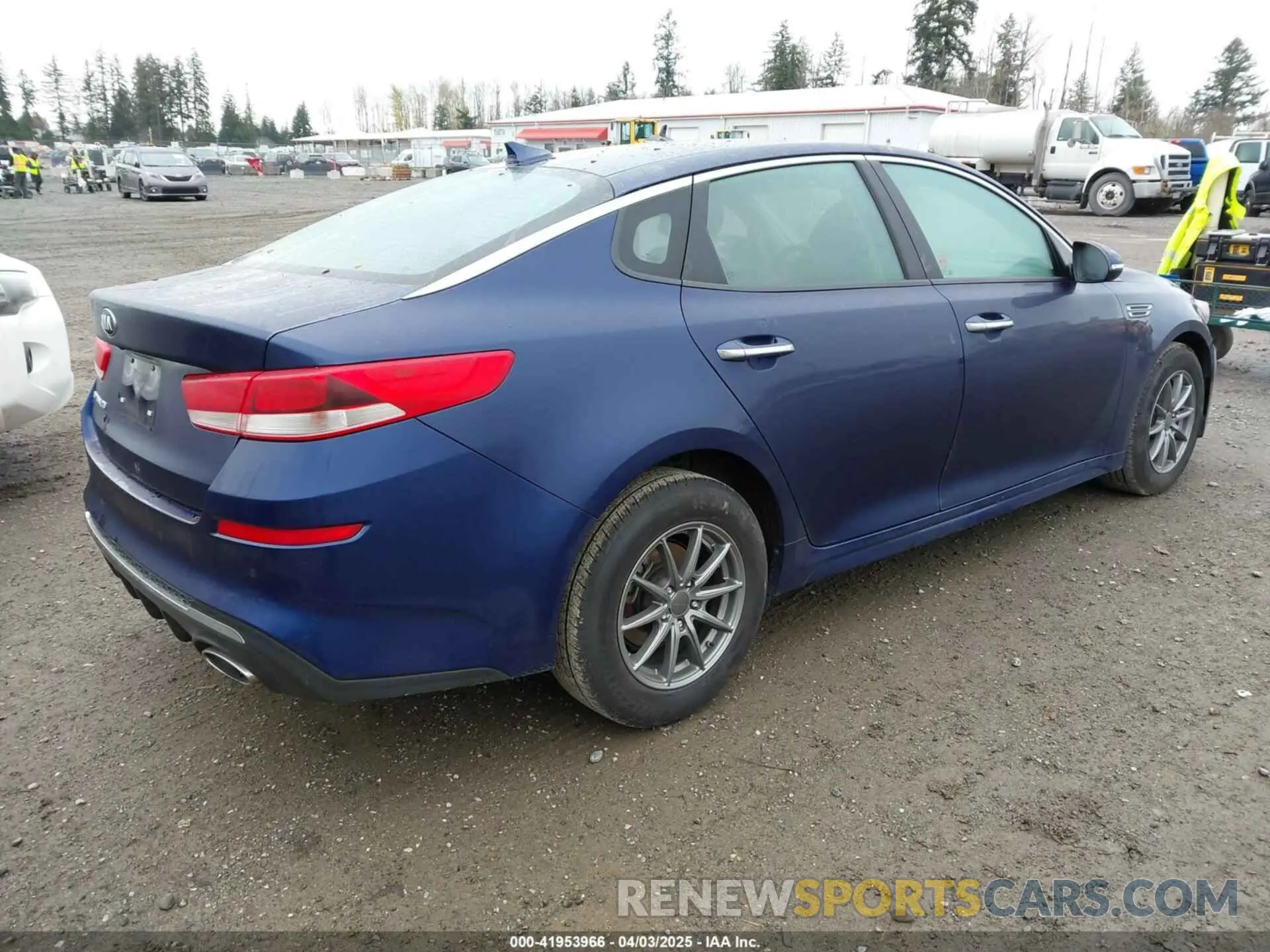 4 Photograph of a damaged car 5XXGT4L35LG414106 KIA OPTIMA 2020
