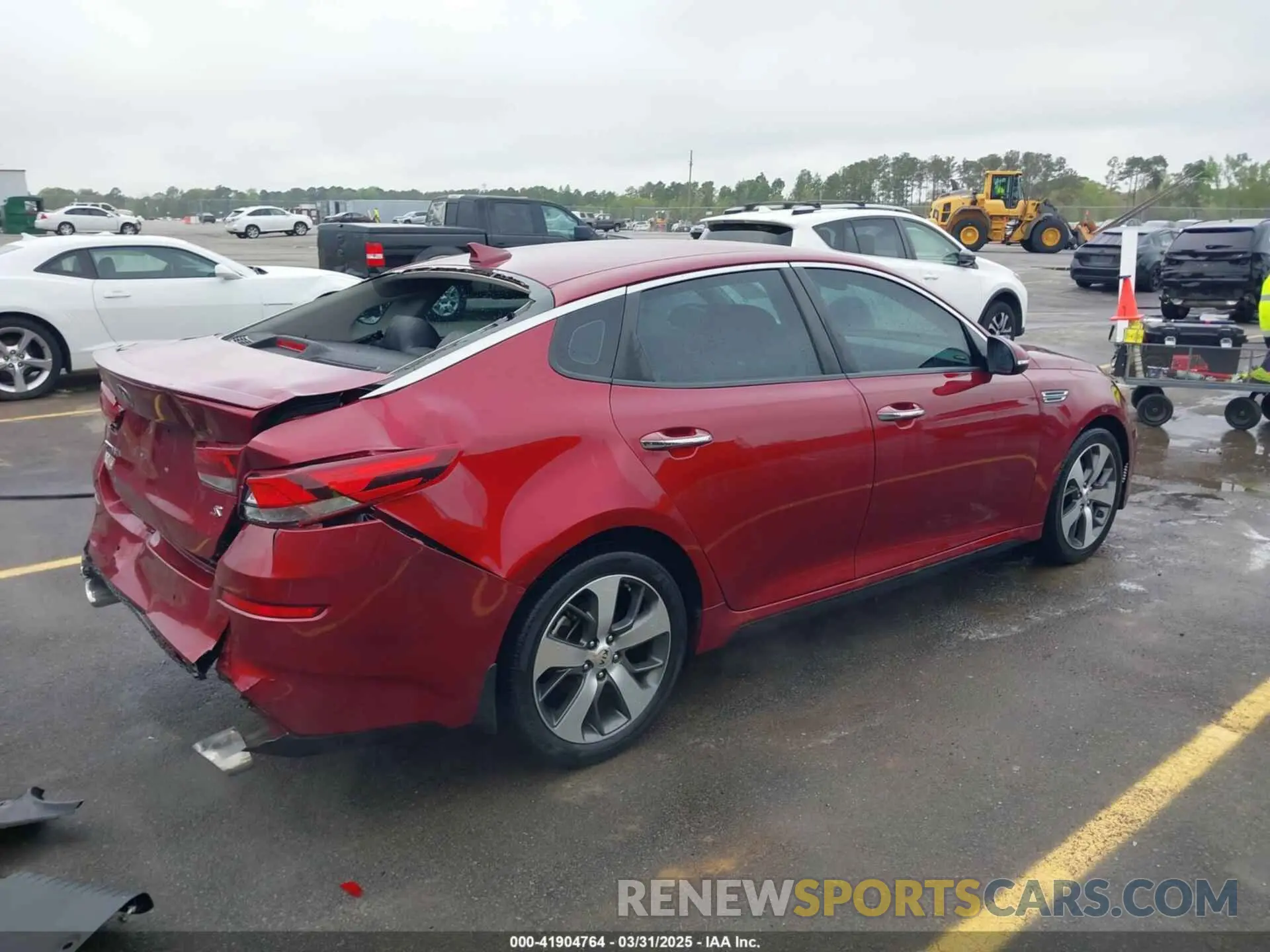 4 Photograph of a damaged car 5XXGT4L35LG416812 KIA OPTIMA 2020