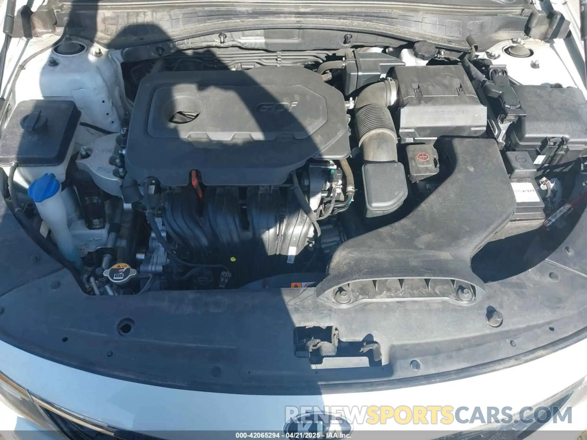 10 Photograph of a damaged car 5XXGT4L35LG417118 KIA OPTIMA 2020