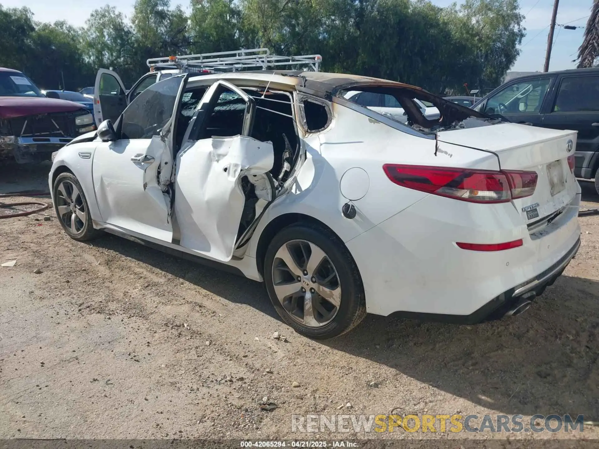 3 Photograph of a damaged car 5XXGT4L35LG417118 KIA OPTIMA 2020
