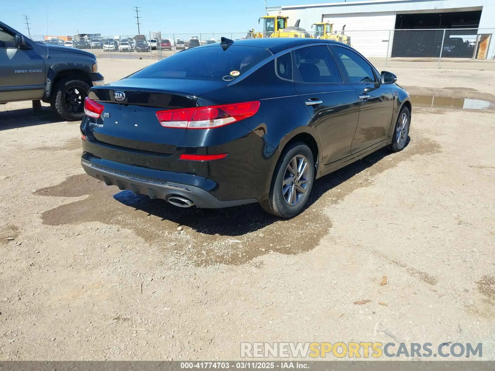 4 Photograph of a damaged car 5XXGT4L35LG421489 KIA OPTIMA 2020