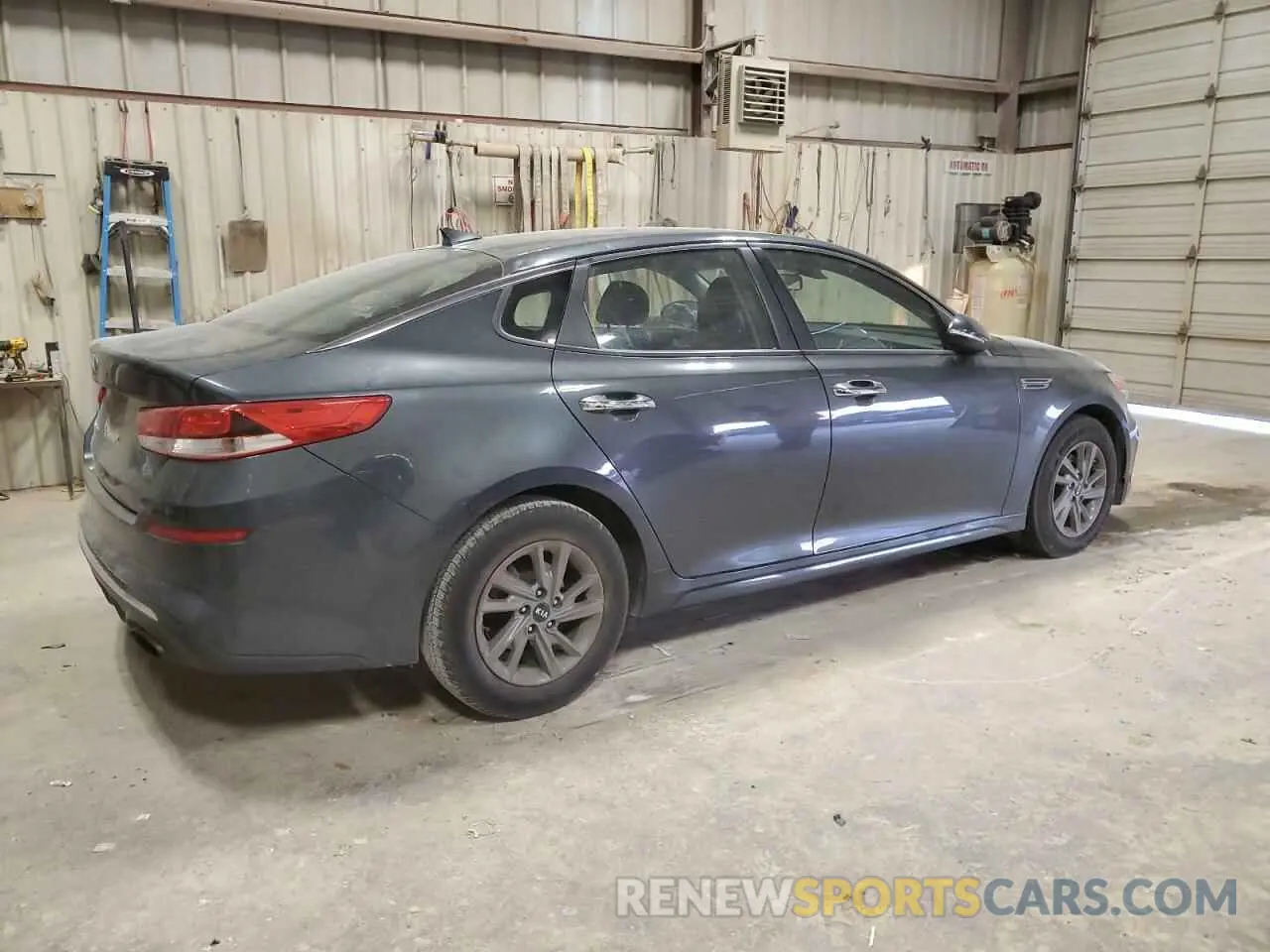 3 Photograph of a damaged car 5XXGT4L35LG423582 KIA OPTIMA 2020