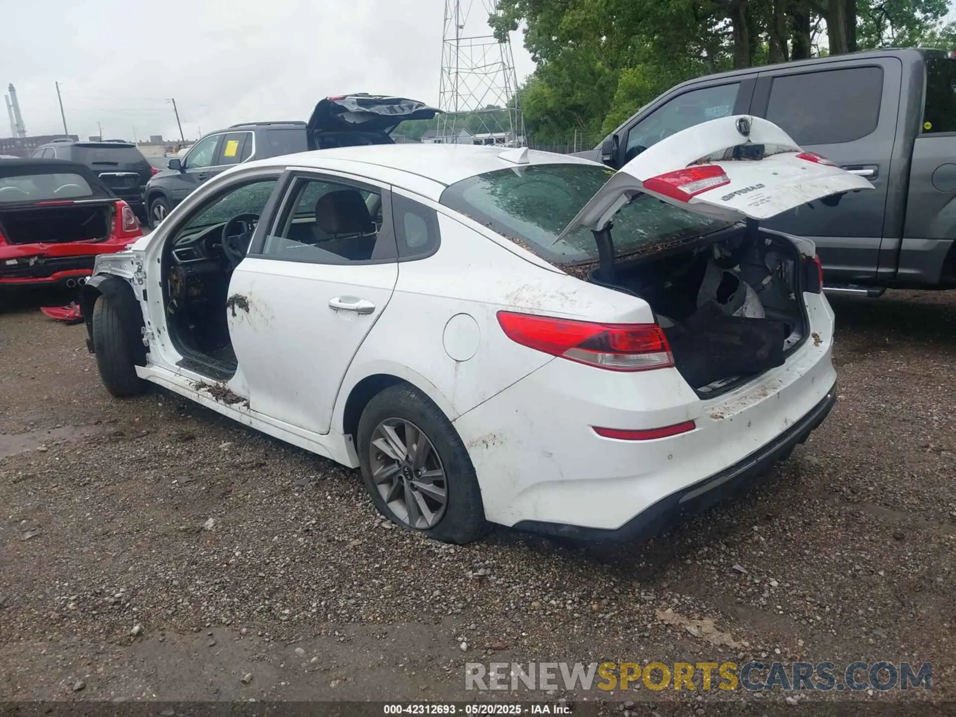 3 Photograph of a damaged car 5XXGT4L35LG443069 KIA OPTIMA 2020