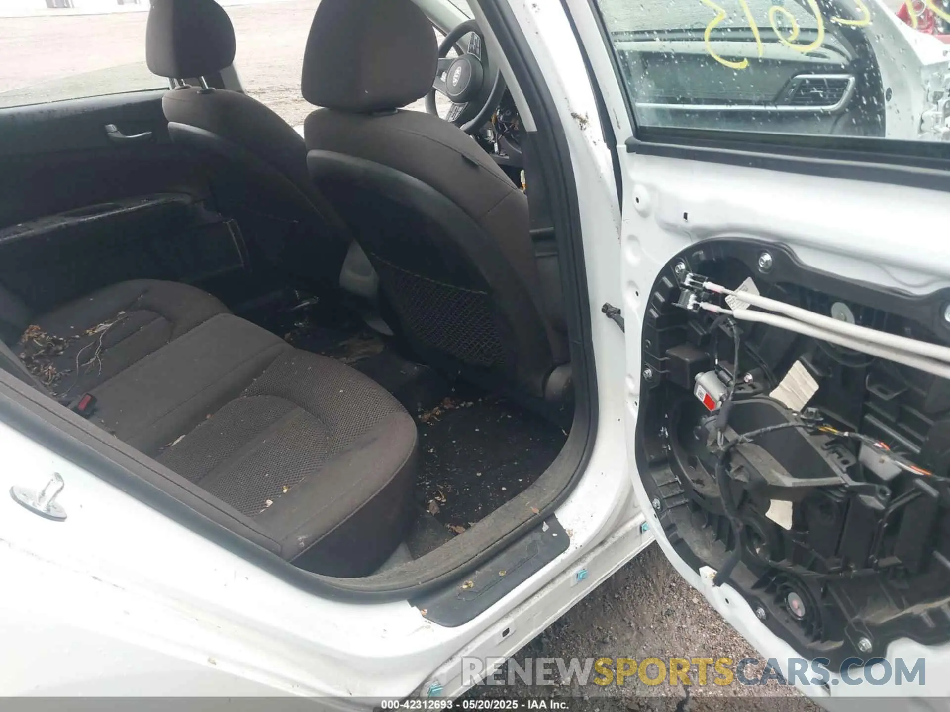 8 Photograph of a damaged car 5XXGT4L35LG443069 KIA OPTIMA 2020