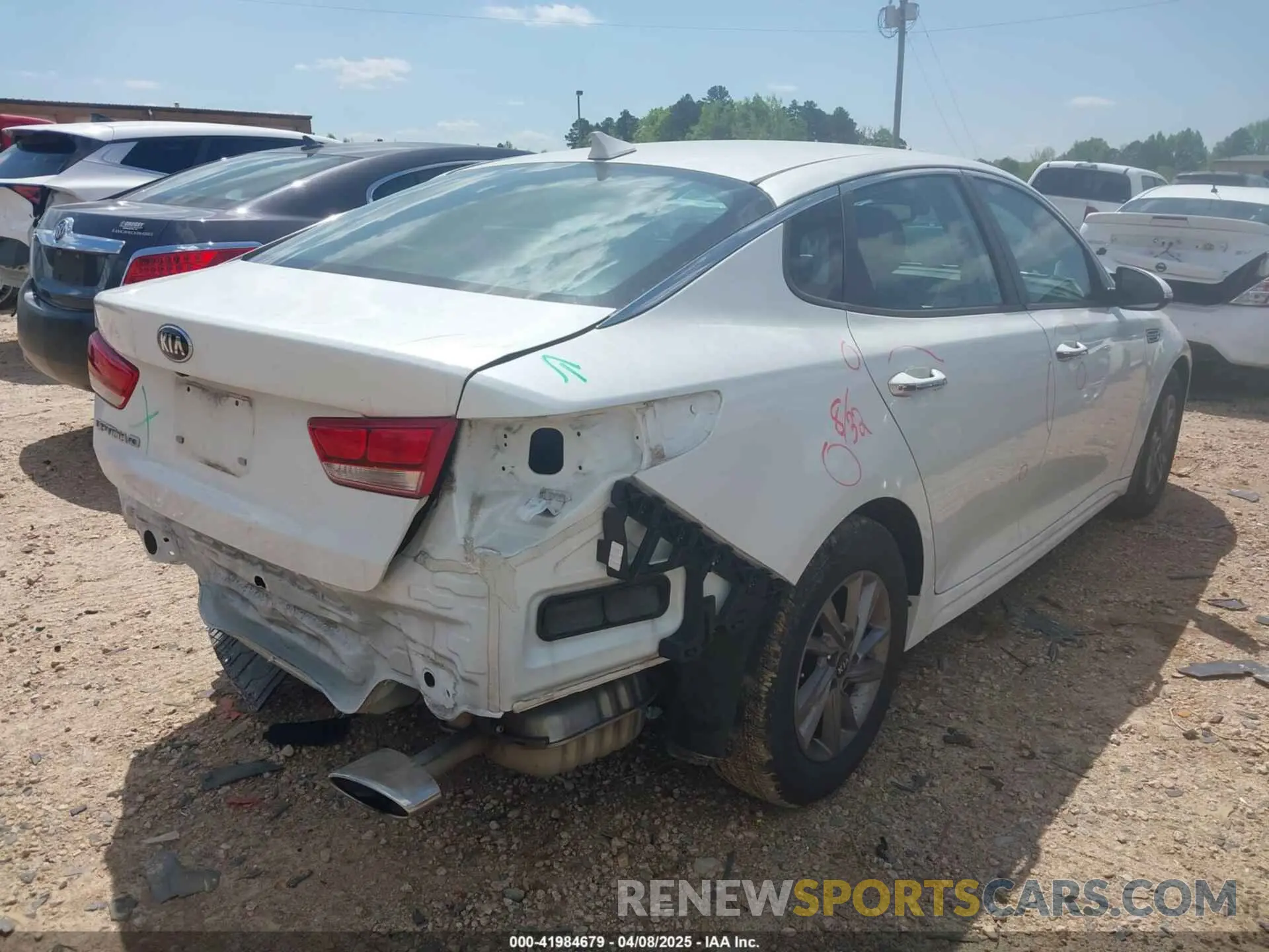 4 Photograph of a damaged car 5XXGT4L35LG444657 KIA OPTIMA 2020