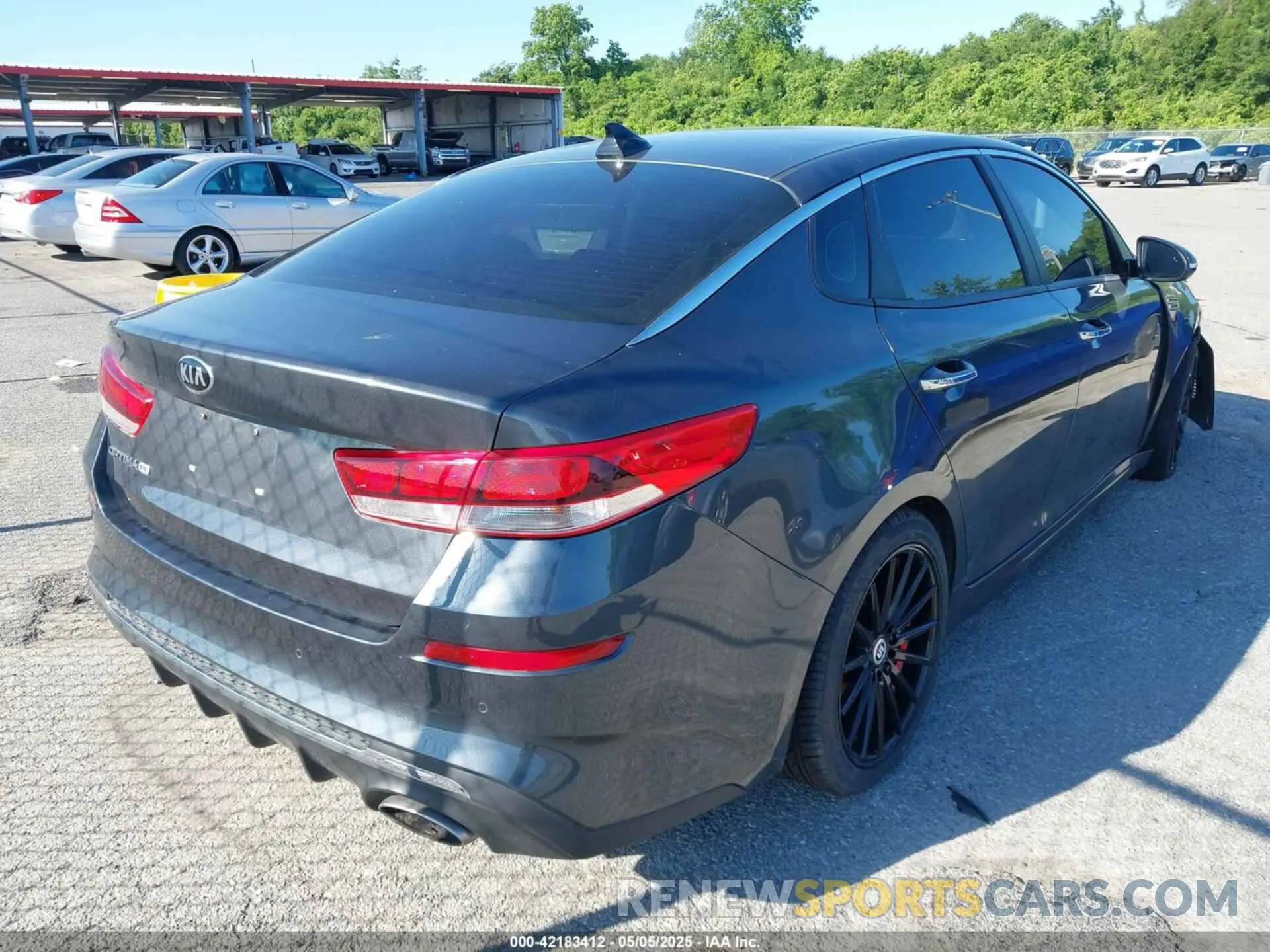 4 Photograph of a damaged car 5XXGT4L36LG387207 KIA OPTIMA 2020