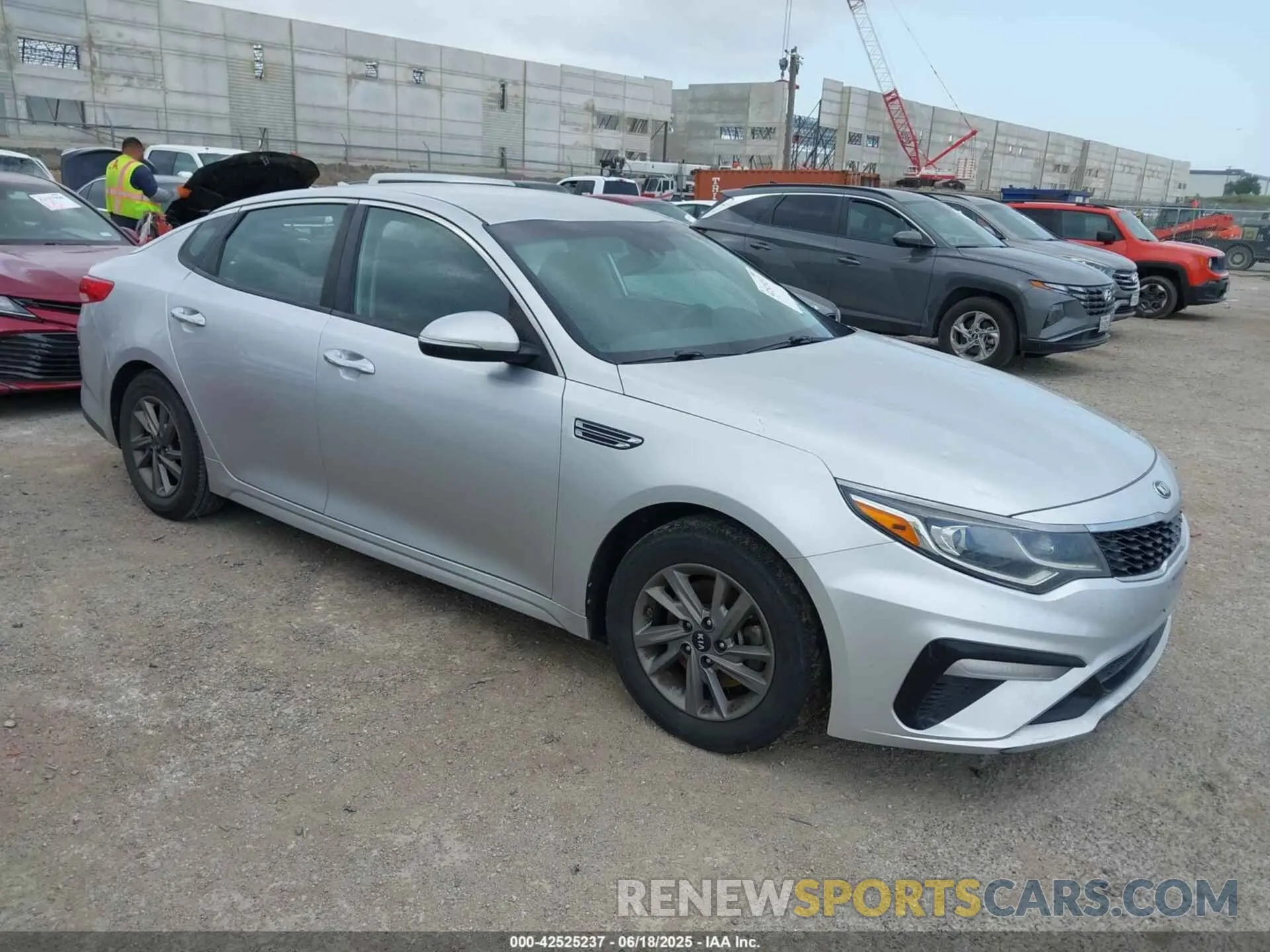 1 Photograph of a damaged car 5XXGT4L36LG389815 KIA OPTIMA 2020