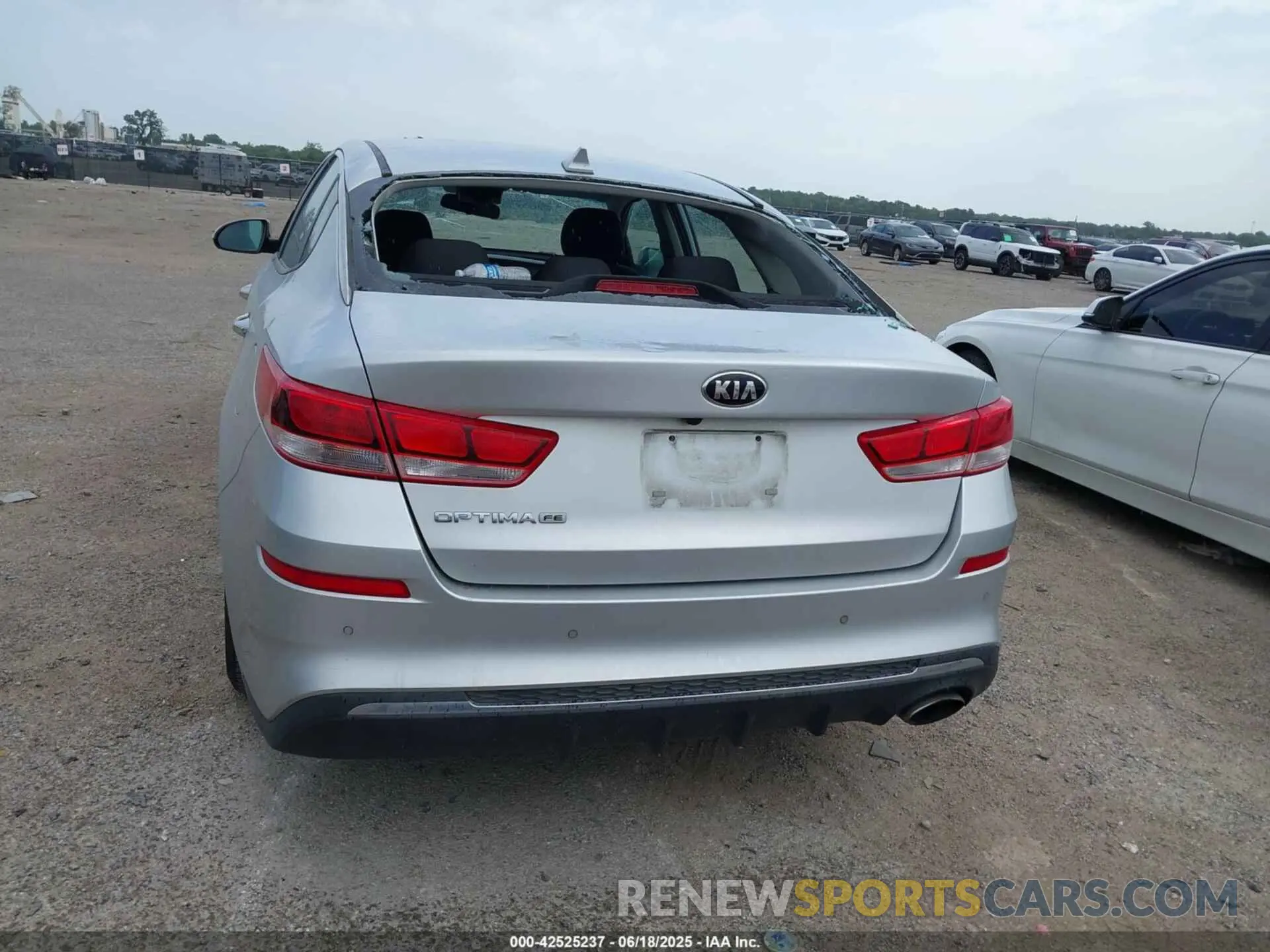 16 Photograph of a damaged car 5XXGT4L36LG389815 KIA OPTIMA 2020