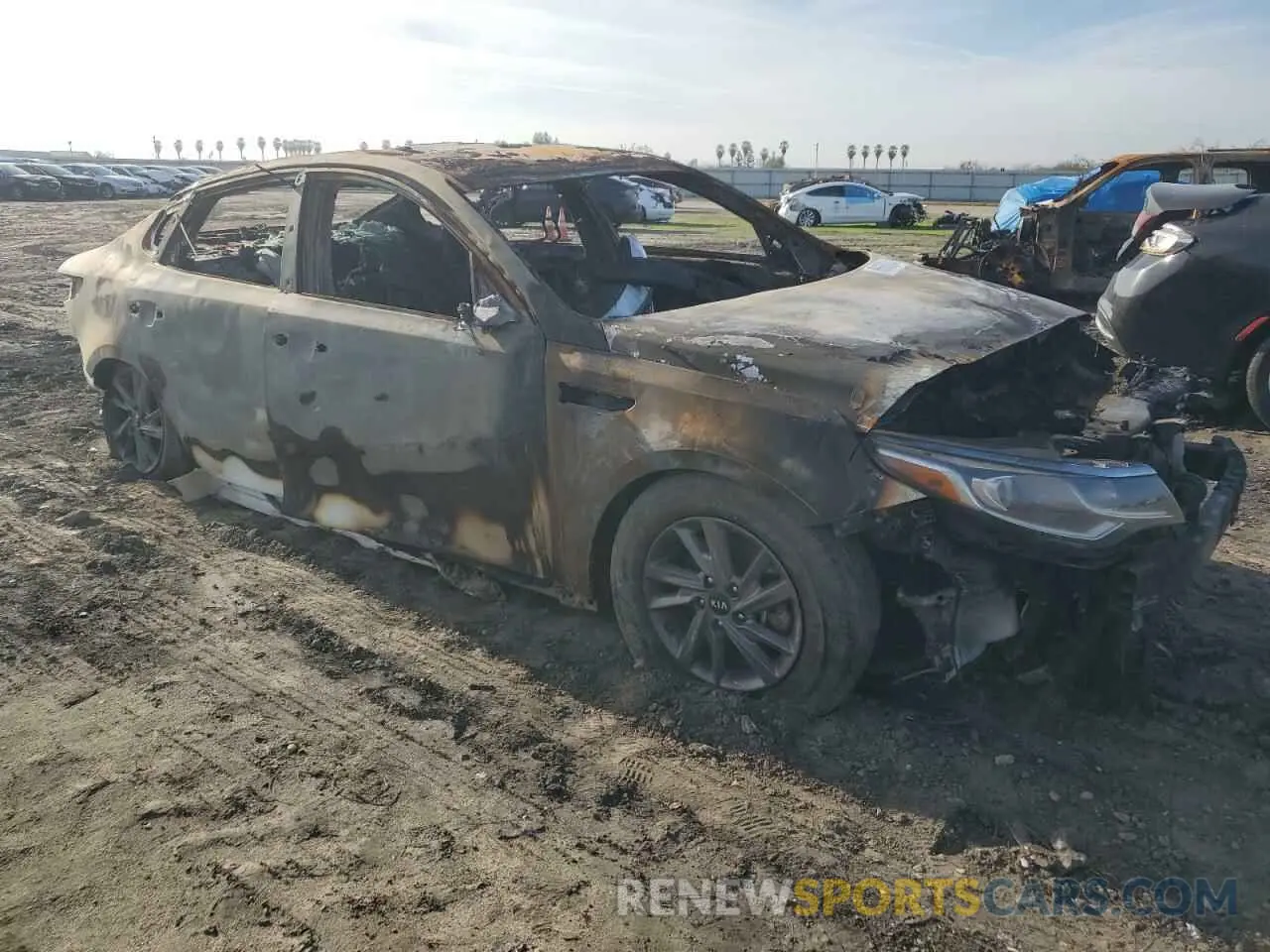 4 Photograph of a damaged car 5XXGT4L36LG393699 KIA OPTIMA 2020
