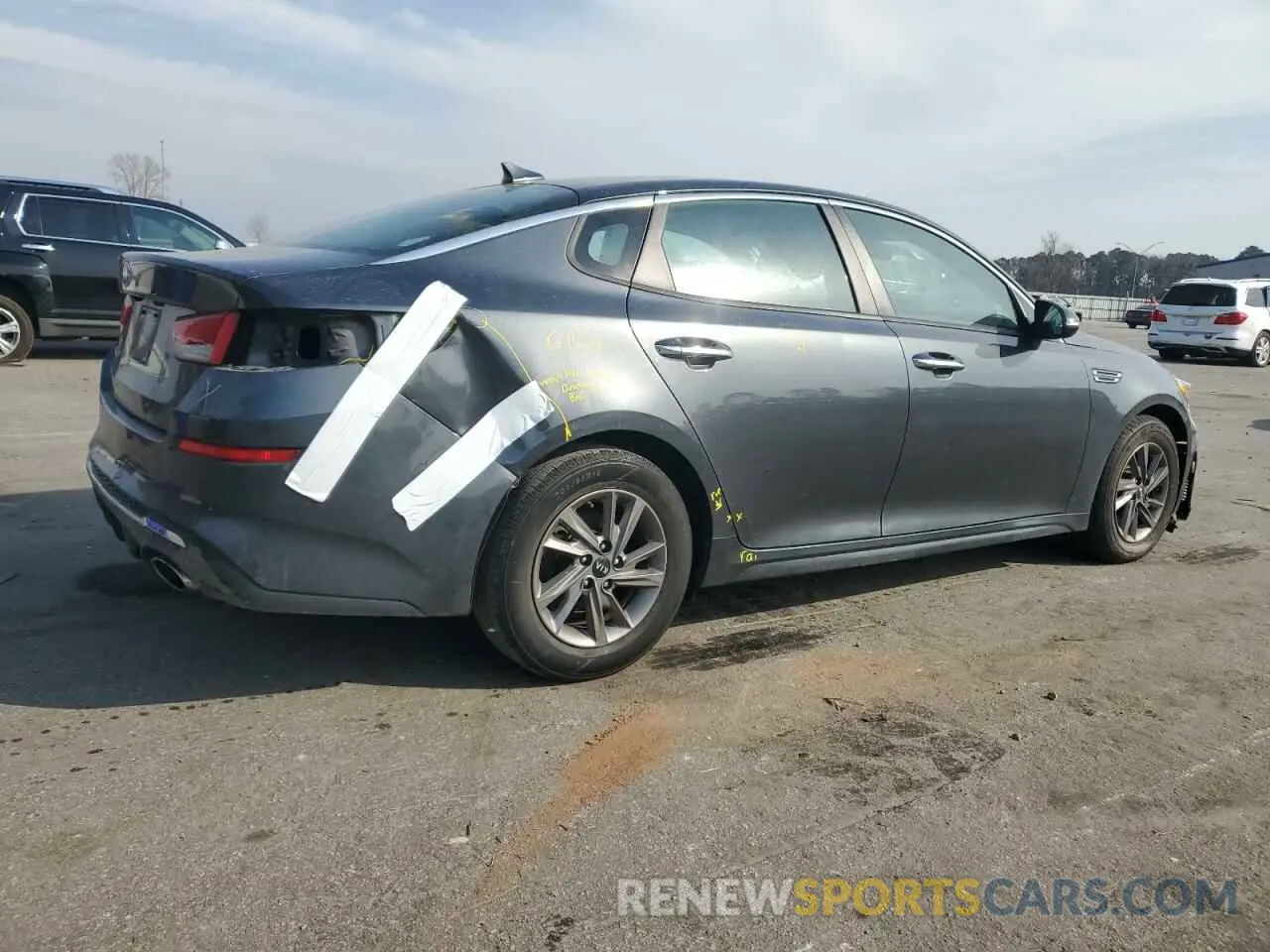 3 Photograph of a damaged car 5XXGT4L36LG423977 KIA OPTIMA 2020