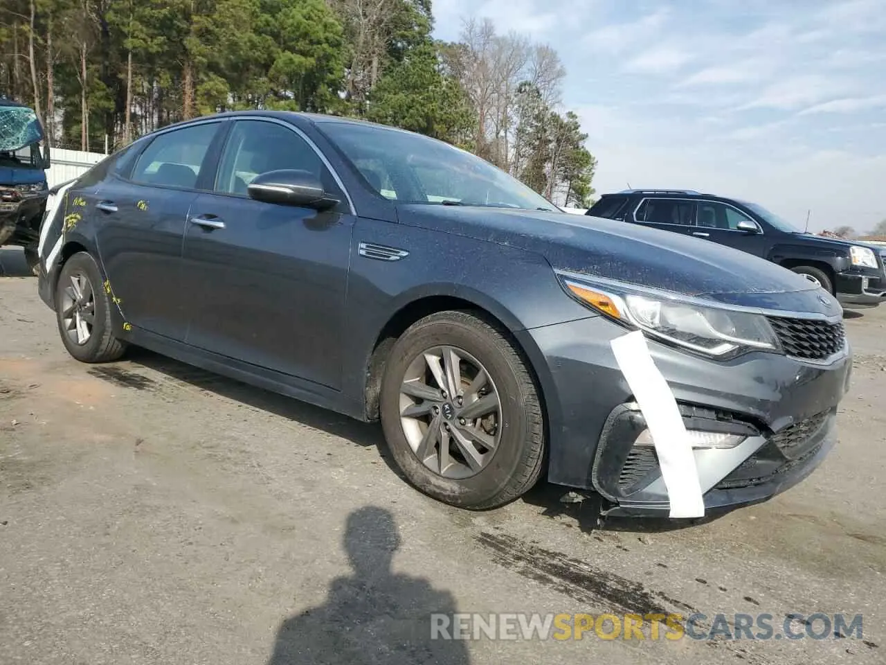 4 Photograph of a damaged car 5XXGT4L36LG423977 KIA OPTIMA 2020