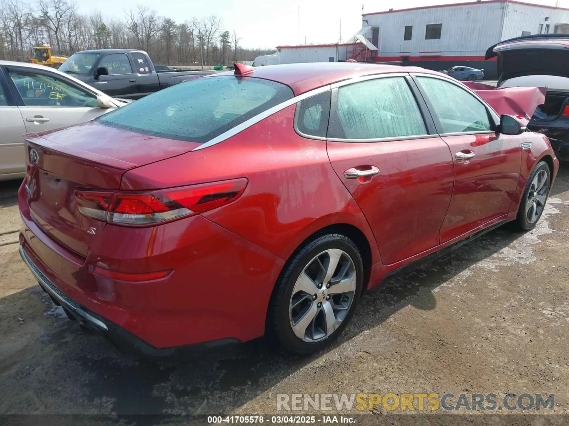 4 Photograph of a damaged car 5XXGT4L36LG450371 KIA OPTIMA 2020