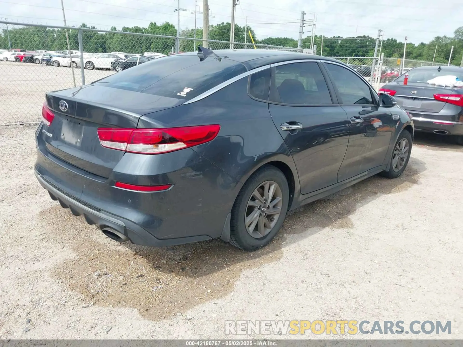 4 Photograph of a damaged car 5XXGT4L36LG451973 KIA OPTIMA 2020