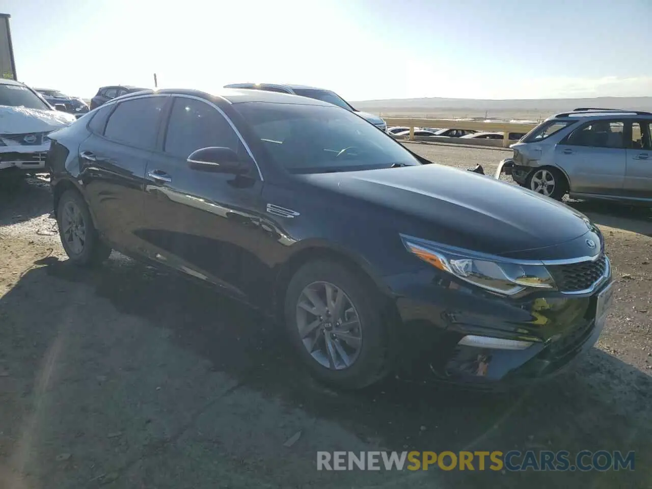 4 Photograph of a damaged car 5XXGT4L37LG383697 KIA OPTIMA 2020