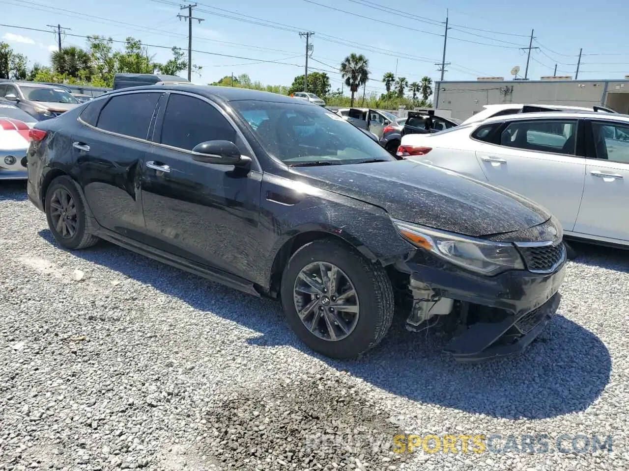 4 Photograph of a damaged car 5XXGT4L37LG384798 KIA OPTIMA 2020