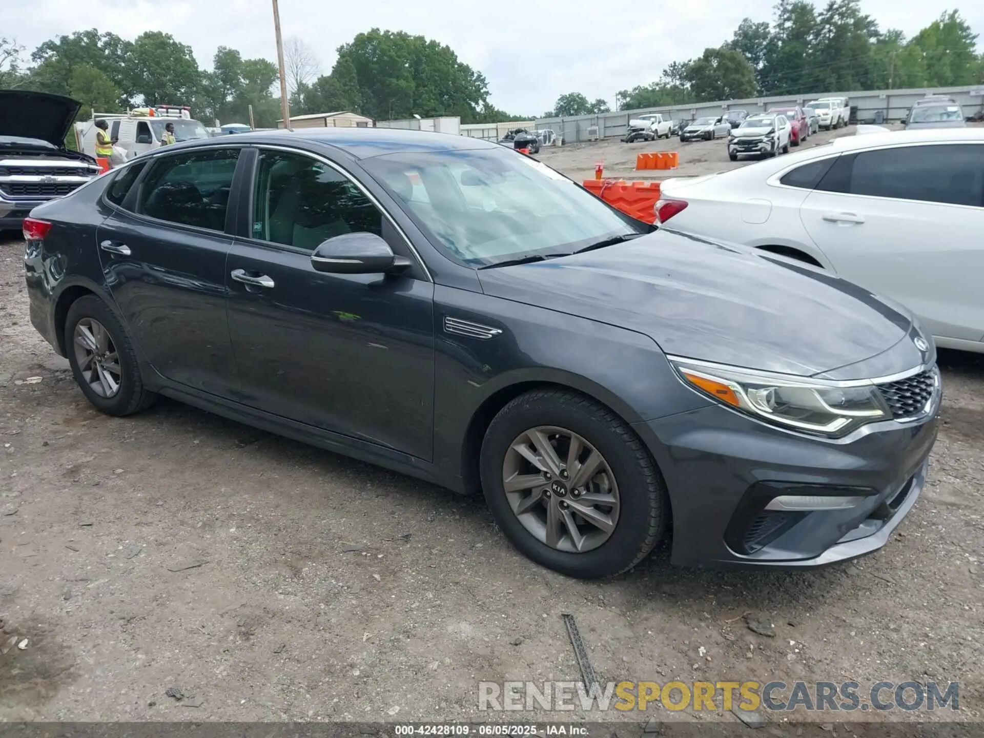 1 Photograph of a damaged car 5XXGT4L37LG385708 KIA OPTIMA 2020