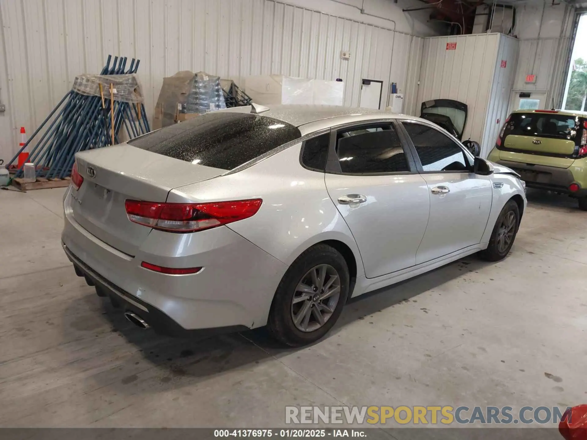 4 Photograph of a damaged car 5XXGT4L37LG391573 KIA OPTIMA 2020