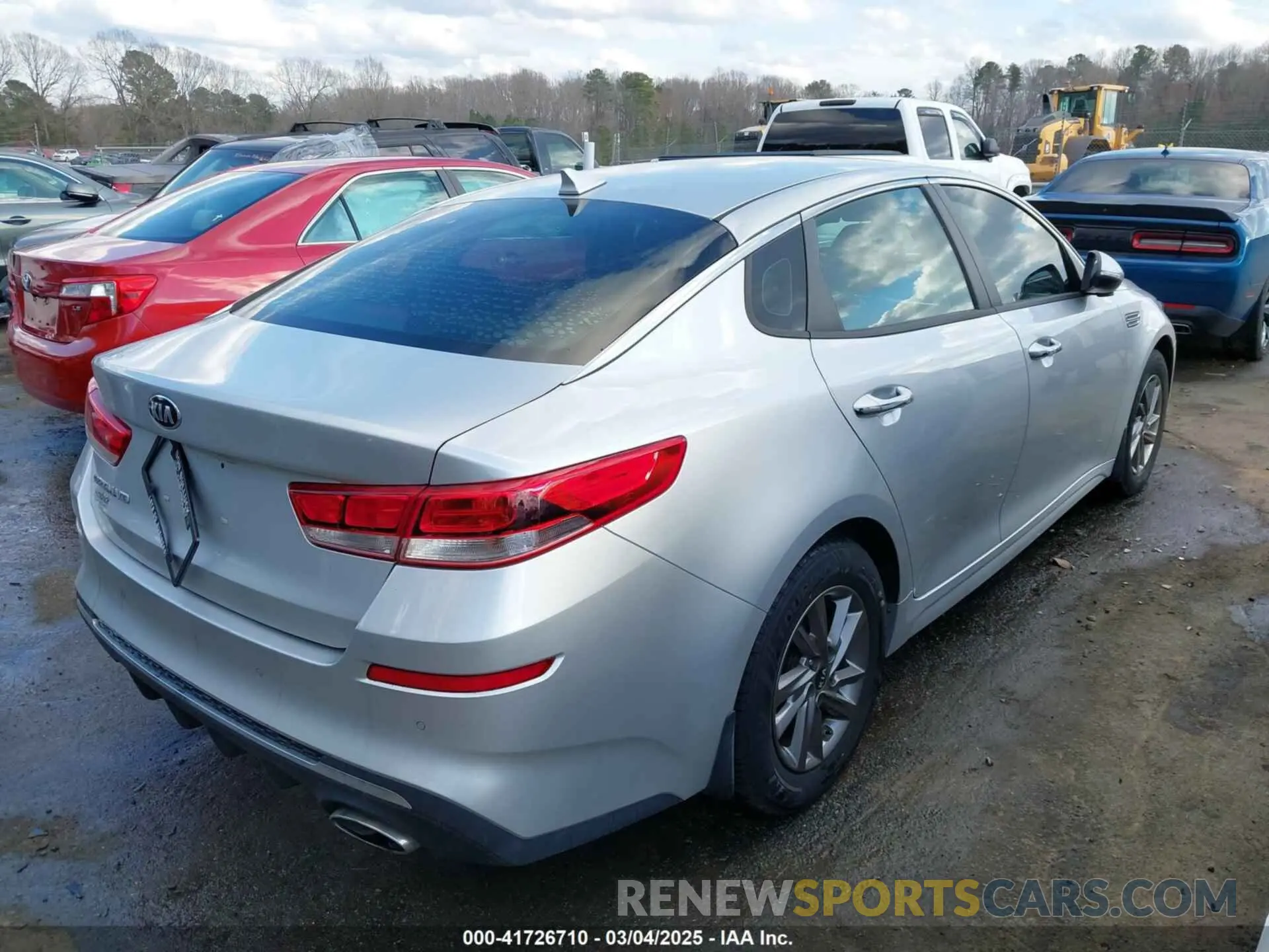 4 Photograph of a damaged car 5XXGT4L37LG400272 KIA OPTIMA 2020