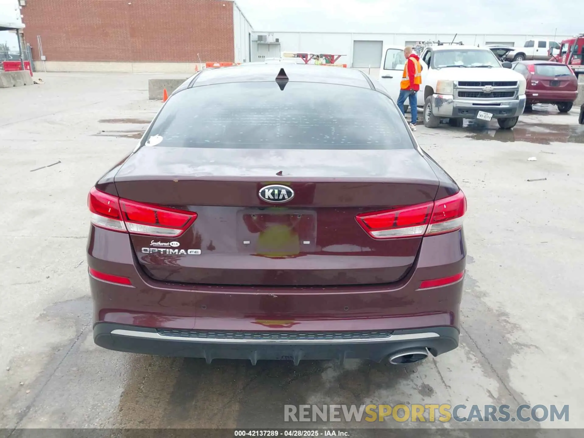 16 Photograph of a damaged car 5XXGT4L37LG402118 KIA OPTIMA 2020